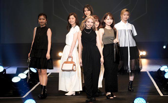 キャリア、コレクションレビュー