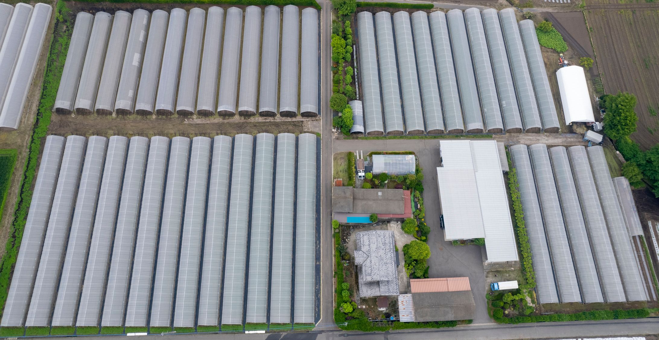 H様ご自宅・畑_空撮-1