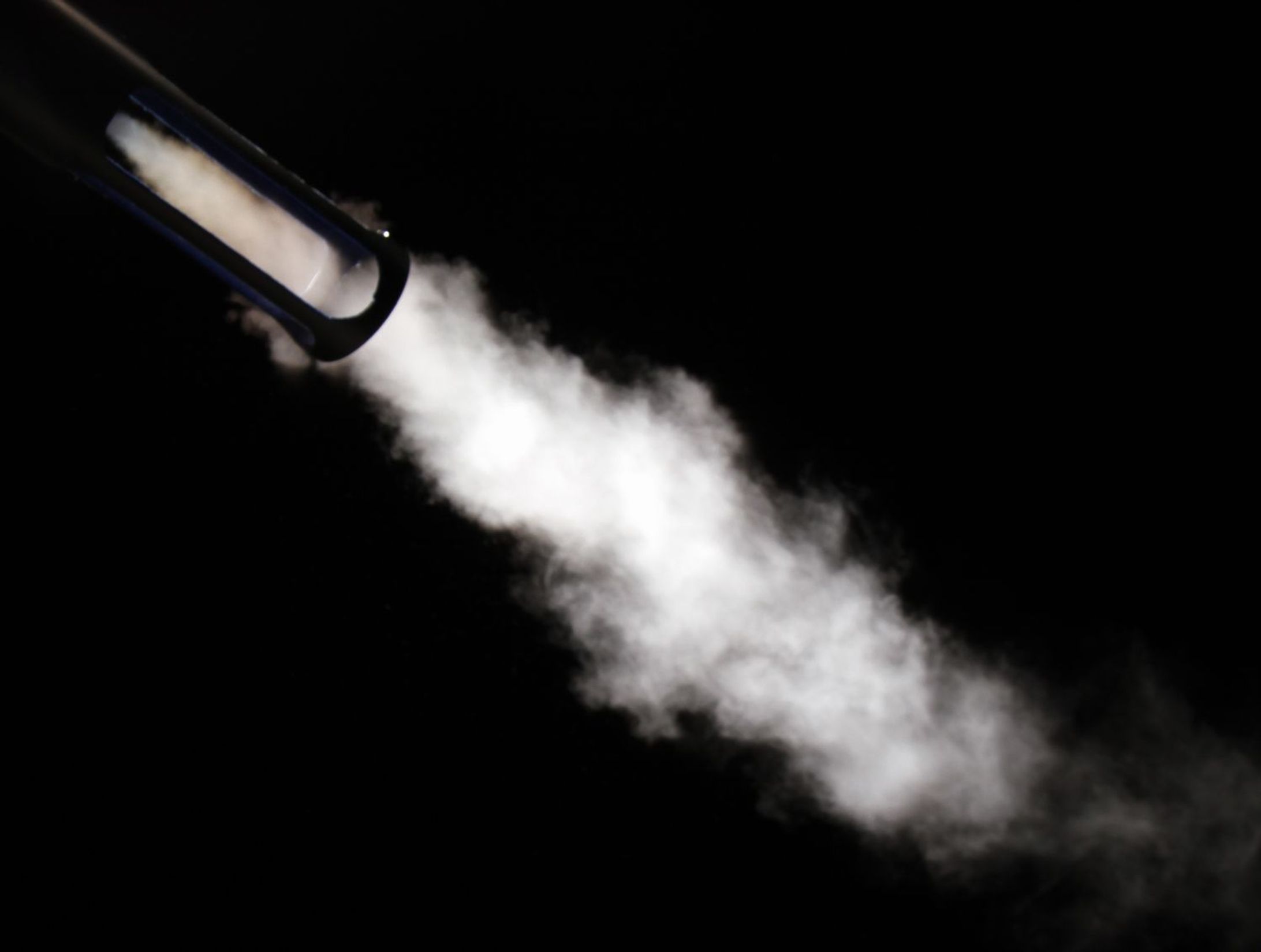 一世を風靡した「プリクラ」に携わった会社、億単位の損害で倒産危機　起死回生の新技術「寝たきりでも髪を洗えるスチーム」で巻き返す！-1