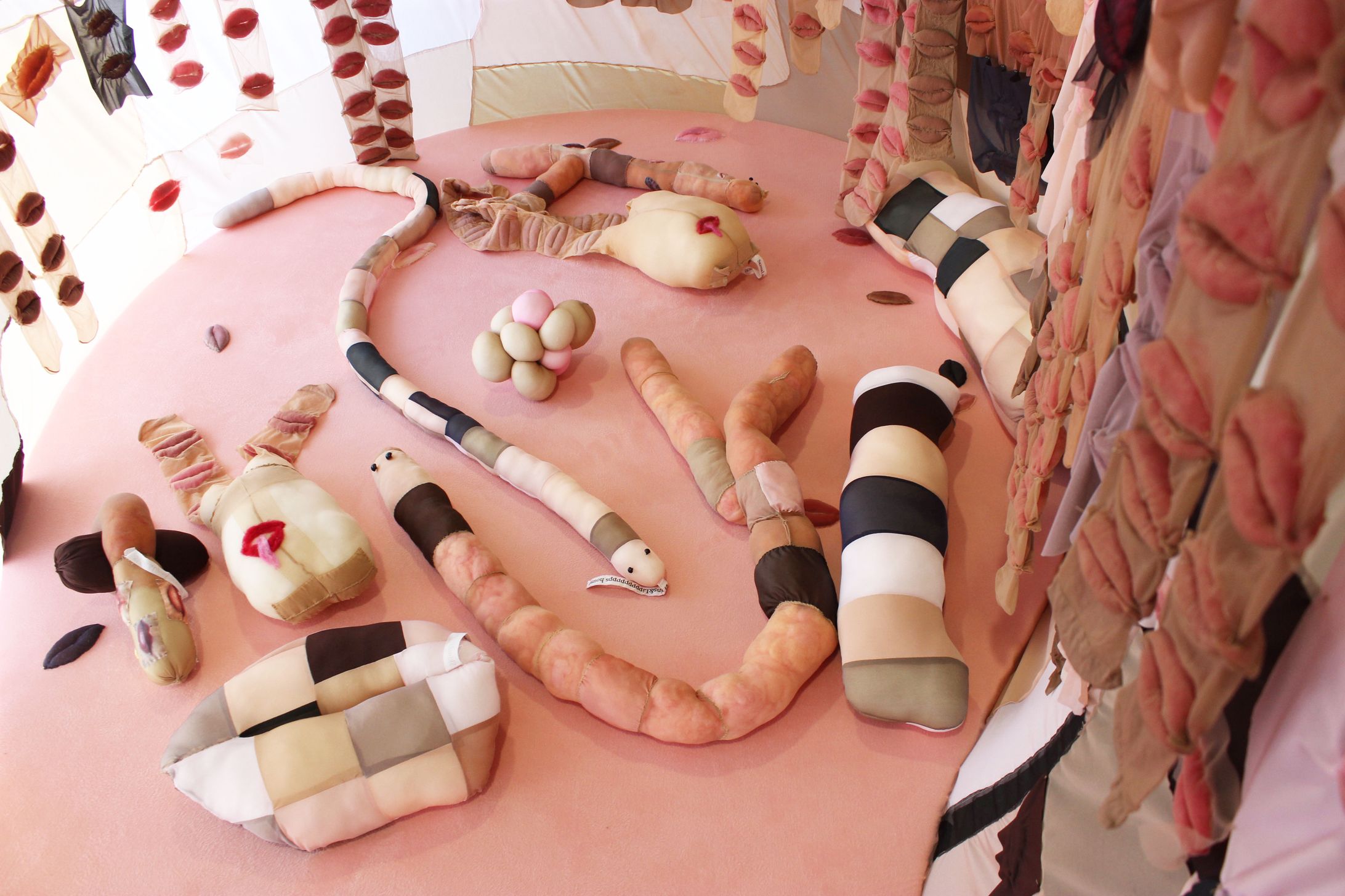 Skins&Lippppppppps house-1