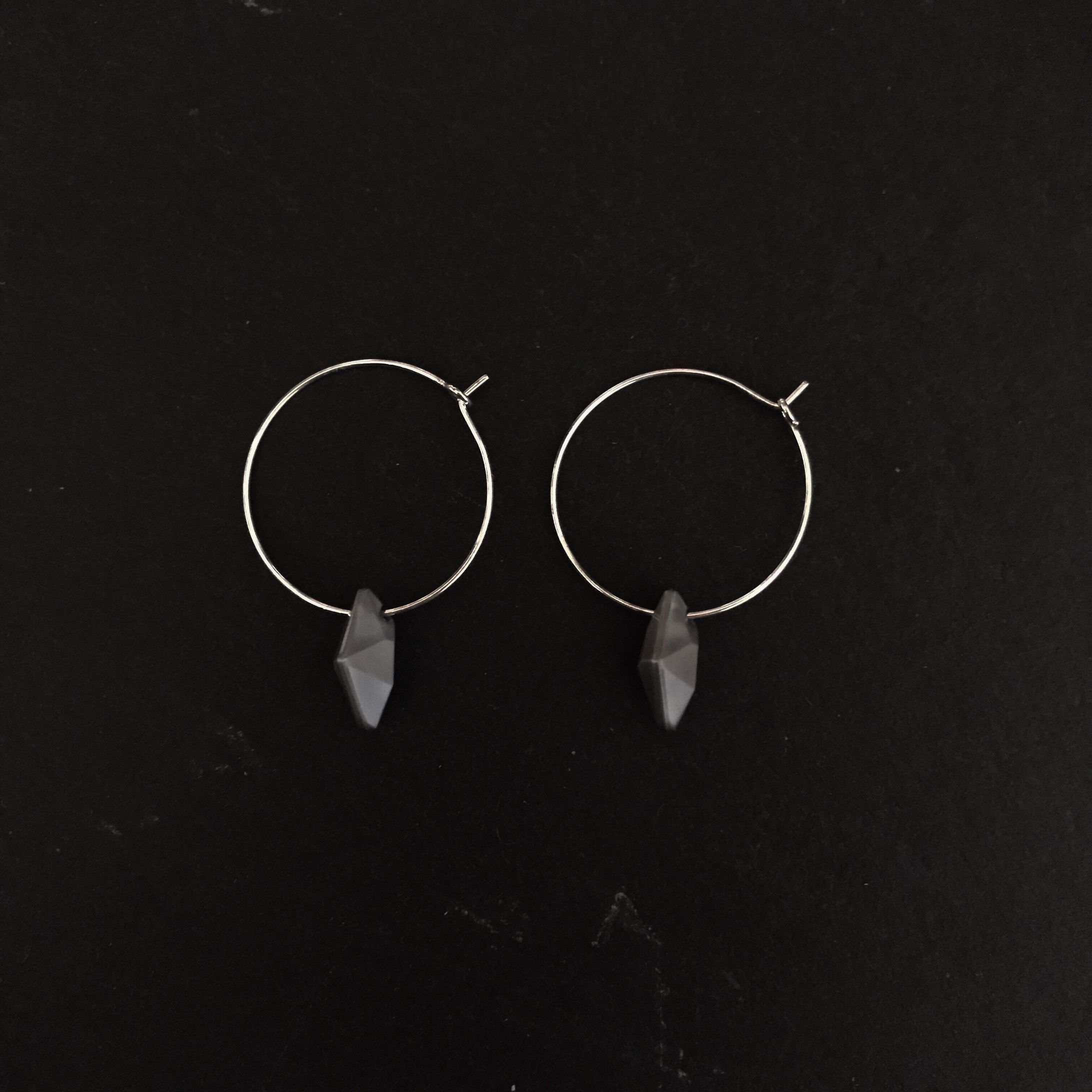 stone hoop pierce-1