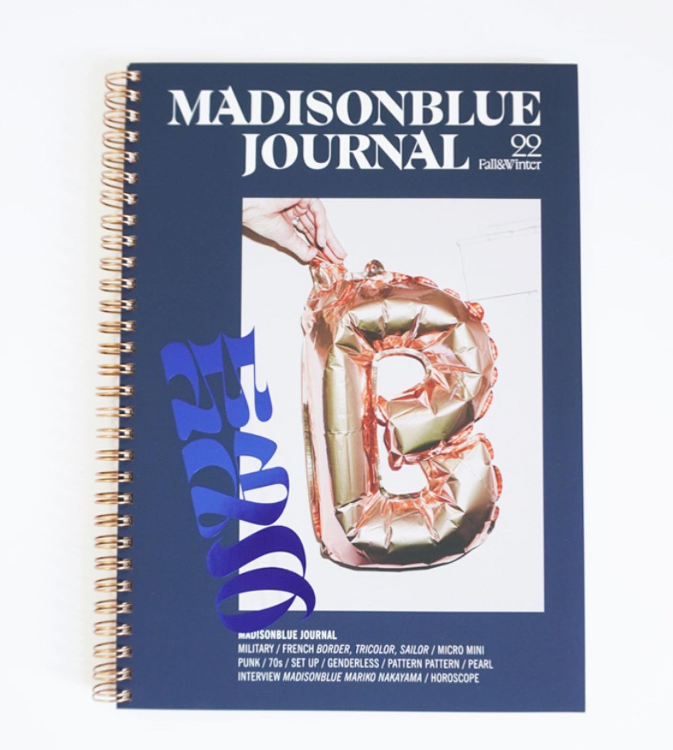 ー
MADISONBLUE JOURNAL 
丸襟三姉妹のイラストを担当させて頂きました🧡💙💚
中山まりこさんのMADISONBLUE 
そして元GINZA編集長 中島敏子さんのディレクション
という夢のようなご依頼(夢かな)
自由に楽しく描かせていただきました🙌

#madisonblue #マディソンブルー  #ファッションイラストレーター #スタイリング #スタイルブック #アートブック #秋冬新作 #ファッションコーディネート #スタイリスト #イラストレーター #ファッション誌 #モード系 #カジュアルファッション #丸襟 #ミリタリーコーデ #ボーダートップス #雑誌 #今日のコーデ #フレンチ #柄物 #三姉妹 #ドア #エスカレーター #japanesefashionbrand #journal #artbooks #fashionmagazines #ginzamagazine #fsellie-1