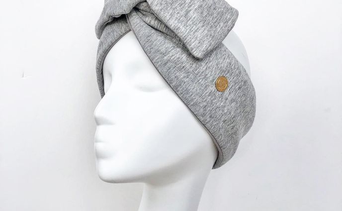 スエット素材を使ったカバー🏄‍♂️

日常やスエットやパーカーを着た時に巻きやすいように作りました✨

#スエットコーデ #スエットターバン#キュッパ #着せ替えターバン #付け心地抜群 #ミニマル #ミニマルライフ #着せ替え式 #洗える#ワイヤーターバン #creema #creemaで販売中 #minneで販売中 #base #ベイス #オンラインショップ #ヘアアクセサリー #ヘアアクセ #ヘアターバン #ターバン#ヘアバンド