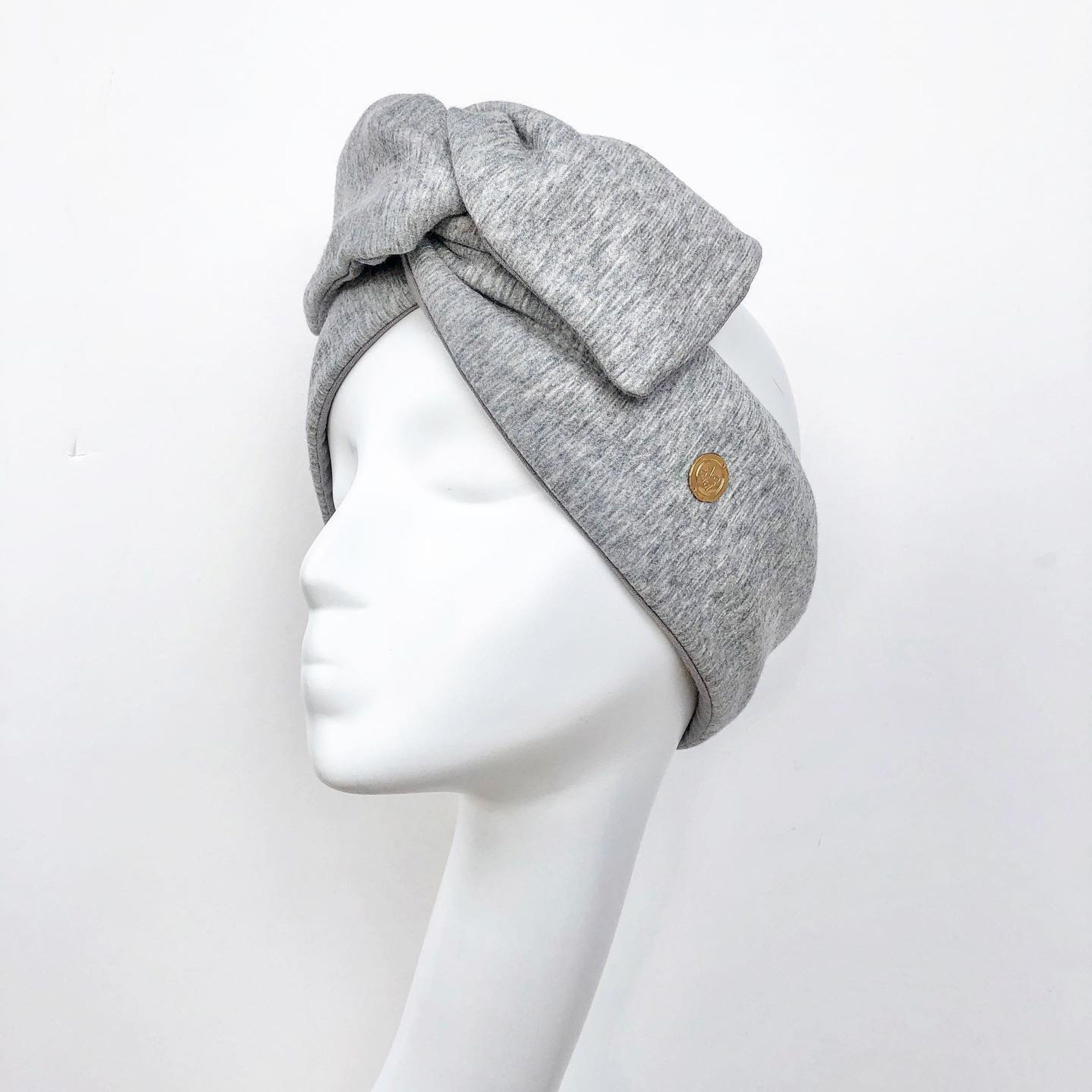 スエット素材を使ったカバー🏄‍♂️

日常やスエットやパーカーを着た時に巻きやすいように作りました✨

#スエットコーデ #スエットターバン#キュッパ #着せ替えターバン #付け心地抜群 #ミニマル #ミニマルライフ #着せ替え式 #洗える#ワイヤーターバン #creema #creemaで販売中 #minneで販売中 #base #ベイス #オンラインショップ #ヘアアクセサリー #ヘアアクセ #ヘアターバン #ターバン#ヘアバンド-1