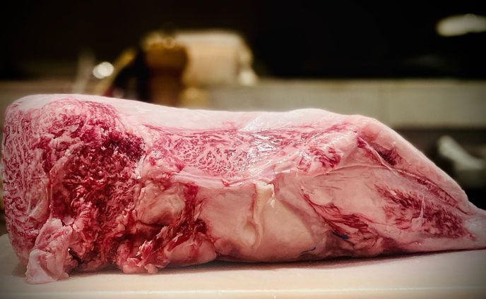 信州プレミアム牛　イチボ

サシが凄い✨

とても美味しそうだ☺️

#記念日 
#出張シェフ 
#出張料理 
#出張料理人 
#prime_chef 
#うちシェフ 
#インスタ映え 
#美食倶楽部 
#うちchef 
#デリバリー 
#おうち時間 
#フレンチ 
#おうちレストラン