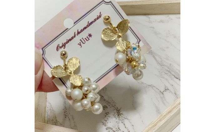 .
こちらはオーダー品です🐻❤️
お客様の雰囲気やお好みに
合うデザインというご希望で
製作致しました☺️✨
・
・
いつもオーダー
ありがとうございます🙇‍♀️❤️
・
オーダーお受け致しております✨
DMまで📩
#ハンドメイド#ハンドメイドアクセサリー#アクセサリー#ハンドメイドイヤリング#ハンドメイドピアス#手作り#手作りイヤリング#手作りピアス#揺れイヤリング#揺れピアス#オーダー#委託販売先募集中#スワロ#パール#花嫁#プレ花嫁#ウェディング#ウェディングアクセサリー#二次会コーデ
@accessory.joshi