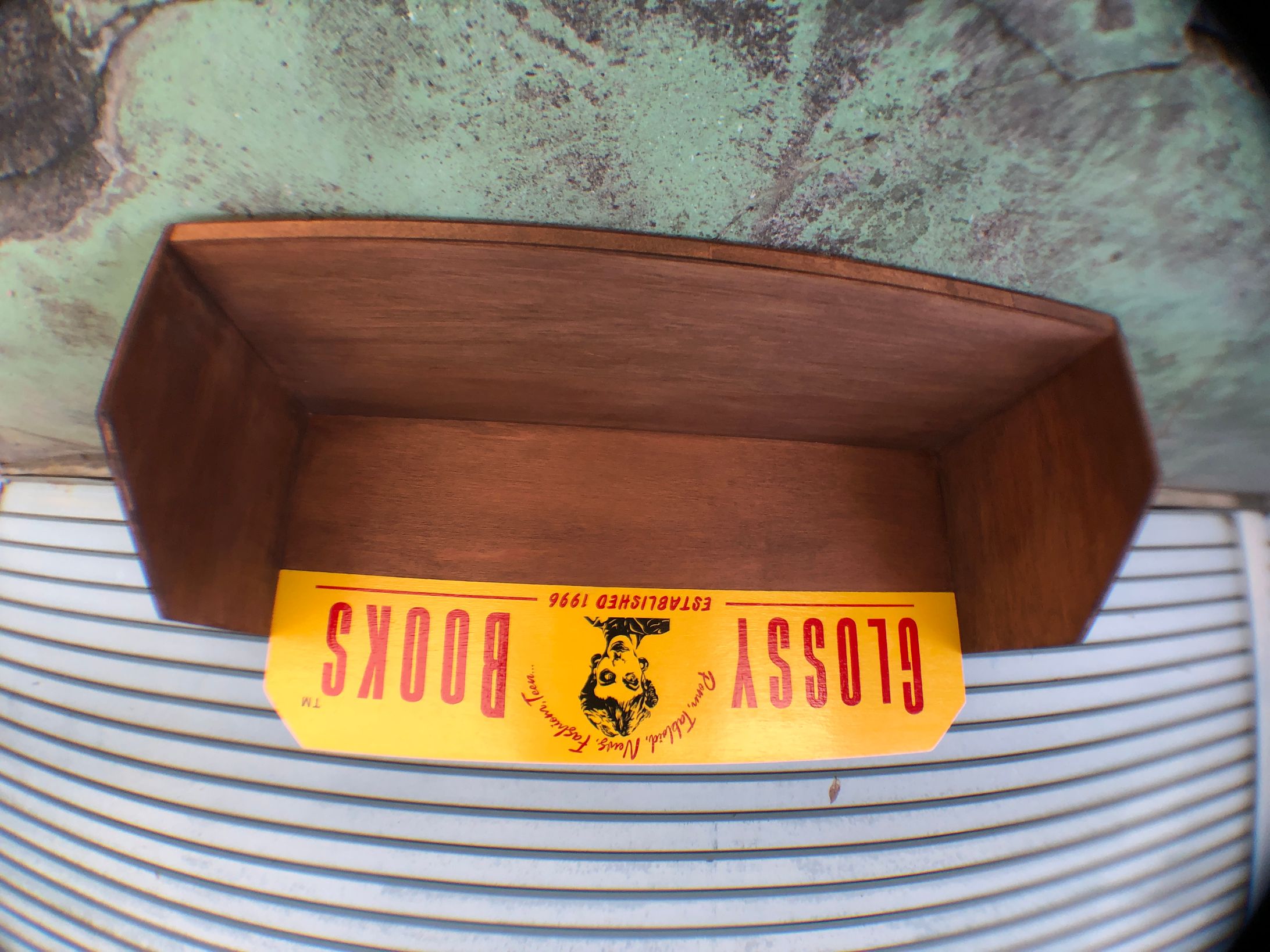 GLOSSY BOOKS | Sign Paint-1