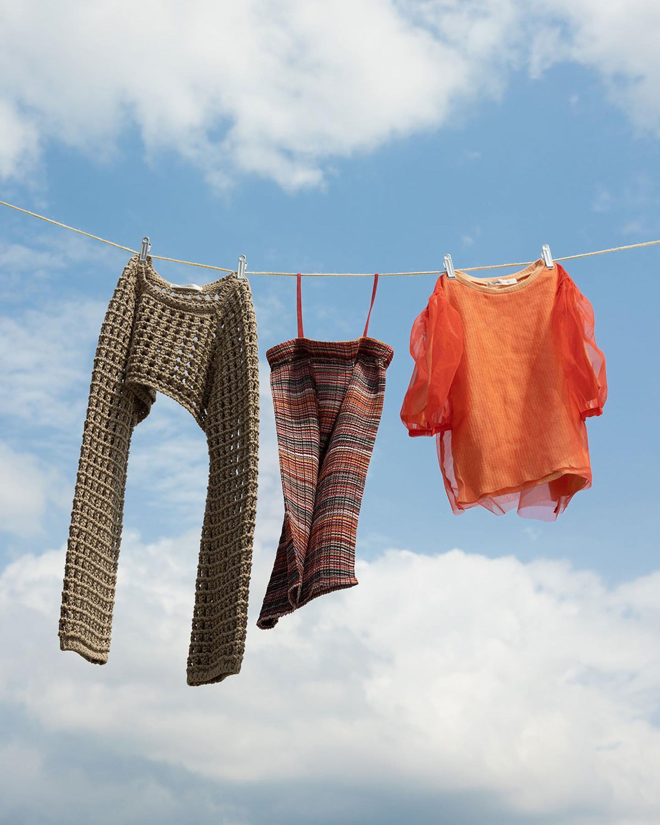 SUMMER HAS COMING.
━━━━━━━━━━━━━━━━
夏は目の前！今チェックしておくべき今年の夏のマストアイテム。

今年の夏は旅行やフェスなどのお出かけがいよいよ解禁！そんな心躍る夏に向けて今買っておくべき夏アイテムをピックアップ。夏といえばコレ！な定番アイテムから今季のトレンドまでカテゴリー別に厳選。夏のワクワクするイベントを想像しながら服を選んでみて♡

気になるアイテムは画像をタップまたは
プロフィールのサイトURLをクリック✔
━━━━━━━━━━━━━━━━
#SHELTTERWEBSTORE #SWS
#MOUSSY 
#2023ss #summer2023-1