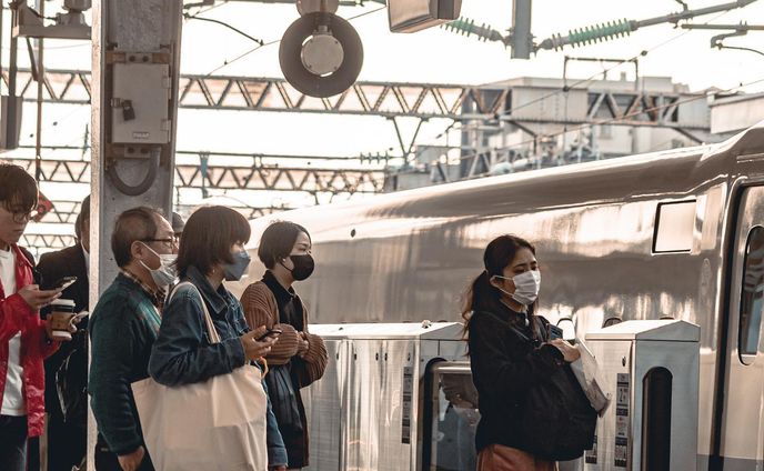 .
今日も一日お疲れ様でした🍗
これからお仕事の方、お仕事中の方はほどほどに🔥
.
.
(at. #大阪駅 #osakastation )
.
#streetsnap #japan_daytime_view
#streetphotography #streetshootjapan #urbanandstreet #streetclassics #streetactivity #street_photo_daily
#street_incity #streetview #streetleaks #streetlife #streetartjaponism #best_moments_street #japancityblues 
#路地裏 #スナップ写真
#ファインダー越しの私の世界 #写真好きな人と繋がりたい
#大阪 #大阪観光 #osakajapan  #osakatrip