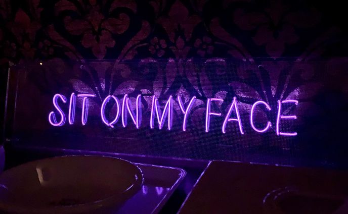 《SIT ON MY FACE》(2020)