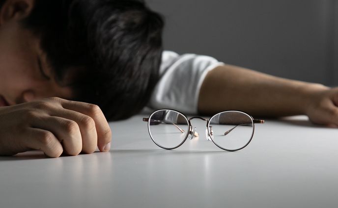 006.過労で死にかけてる男