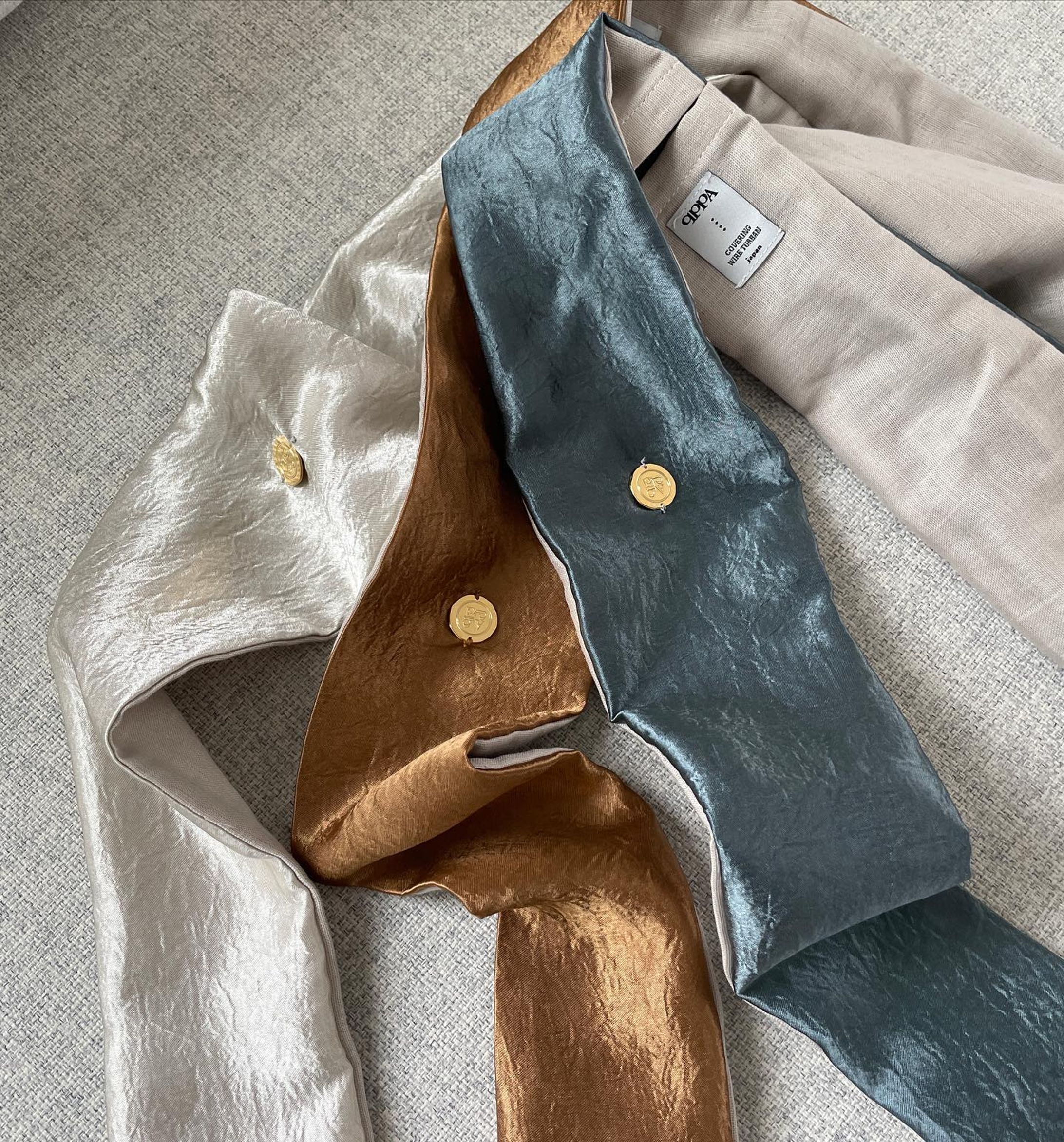 𝒗𝒊𝒏𝒕𝒂𝒈𝒆 𝒔𝒂𝒕𝒊𝒏💍

お使いいただきやすいカラー3色で仲間入りです。

ヴィンテージ感のある生地感で程よい艶をお顔周りにプラス✨

QPPA®︎はたくさんのカバーをご用意していて、悩まれる方もたくさんおられます😌
こちらのカバーはスグにQPPA®︎をお使いいただけるように5点セット（ベース1本・カバー3枚各カラー・オリジナル巾着）にて販売中です♪

.
.
.
.
ターバンのご購入は🐚🛍
🔸以下のInstagramプロフィールリンク
@ery.dm
@ii_mnm_lp

🔸Creema 🔎QPPAで出てきます
🔸minne 🔎QPPAで出てきます
💌ご購入方法が分からない場合はDMにてお尋ね下さい♡

🔹実店舗（ナイトキャップのみ販売）兵庫県姫路市花田町上原田170-1eMcafe内
@emcafe10 
セントラルパークの近くです🐘
#姫セン #姫路セントラルパーク #姫路城 
.
.
.
.

#キュッパ #着せ替えターバン#エスニック  #popupshop  #着せ替えターバン #日本製 #madeinjapan #冷感素材 #ターバンアレンジ #ターバン #ターバンヘア #ターバンコーデ #ヘアアレンジ #ヘアアクセサリー #ヘアアクセ #ヘアバンド#海-1