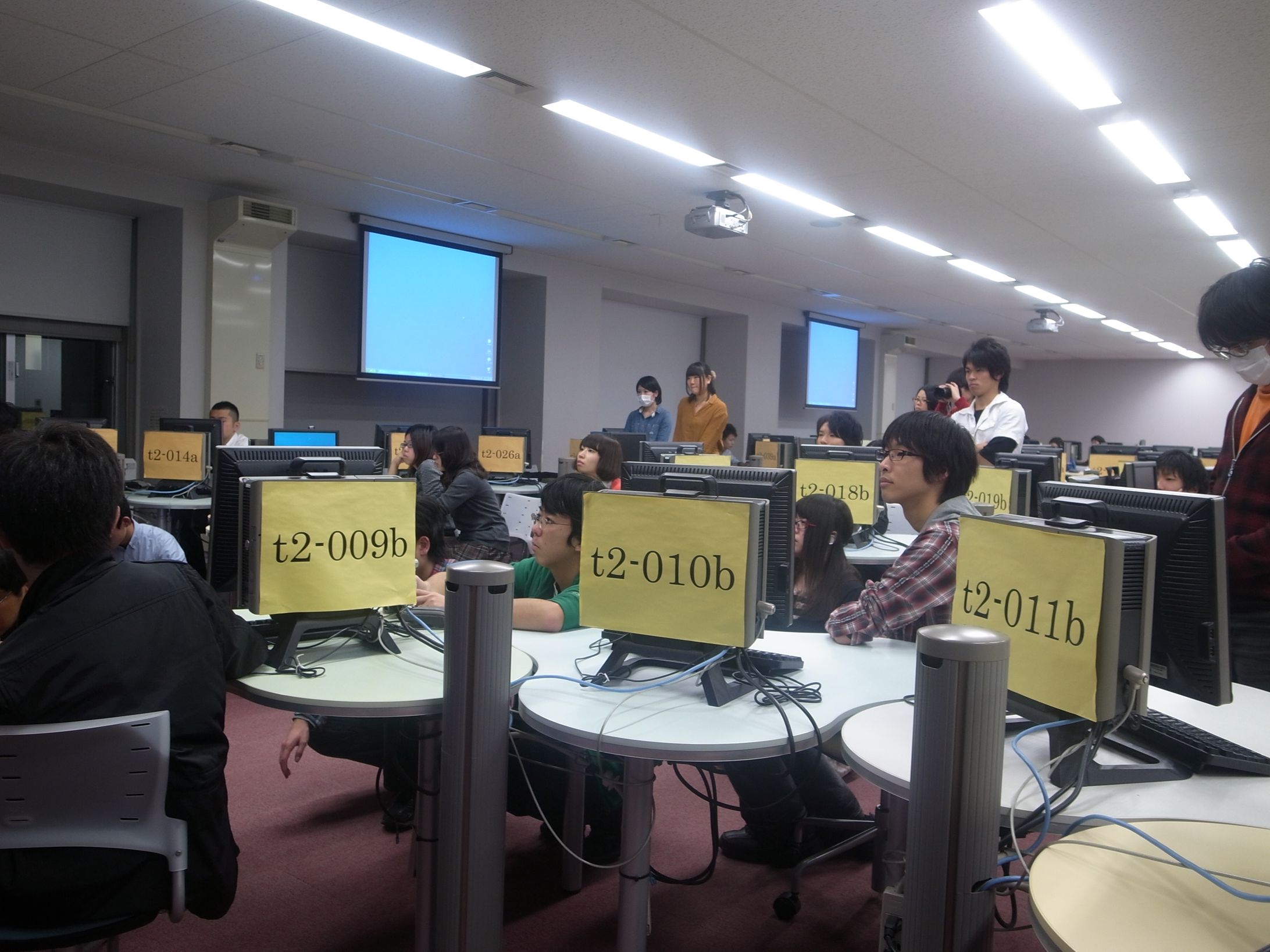 千葉工業大学のデザイン学科授業講評-1