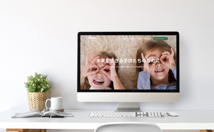 コーポレートサイト（メガネ会社）