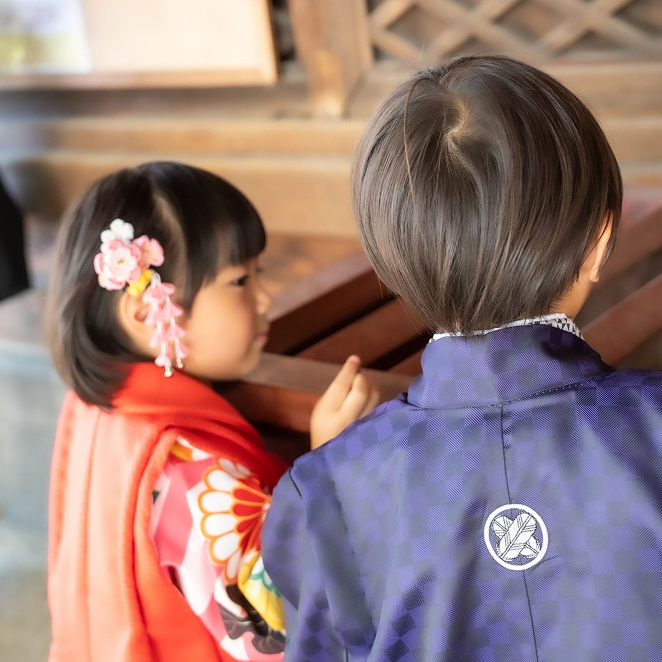 大阪天満宮で
七五三フォト

5歳の男の子と3歳の女の子の兄弟です。

酷暑だったにも関わらず
可愛い表情たくさん見せてくれました。

掲載許可ありがとうございます。

#七五三 #出張カメラマン
#七五三撮影
#フォトグラファー
#ハレの日カメラマン
#出張カメラマン
#大阪天満宮-1