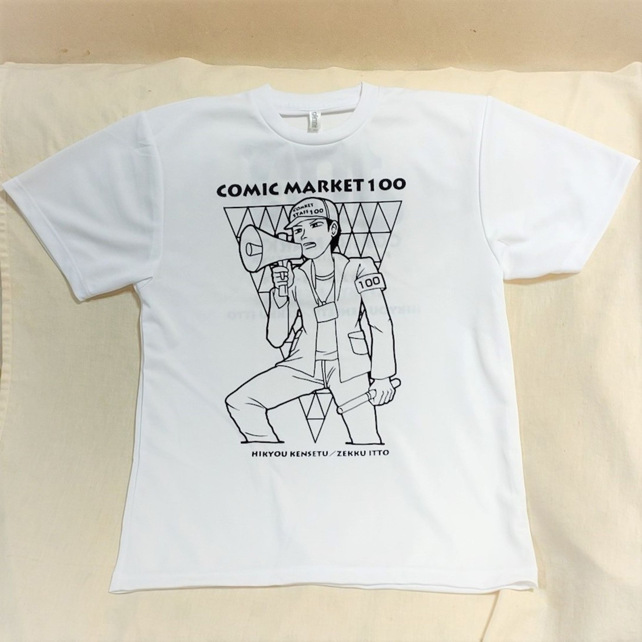 コミックマーケット100回目記念Tシャツ
6maker print様
@6maker_print 
に印刷して貰いました！
会場で働くコミケスタッフをモチーフとしています！
コミケ会場と通販はメロンブックスで予約開始しています！
https://www.melonbooks.co.jp/detail/detail.php?product_id=1533445

#comicmarket #comicmarket100 #comiket #C100 #originaltshirt #japangoods #コミケ #コミケ100 #コミックマーケット100 #同人グッズ #同人即売会 #オリジナルtシャツ #Tシャツ-1