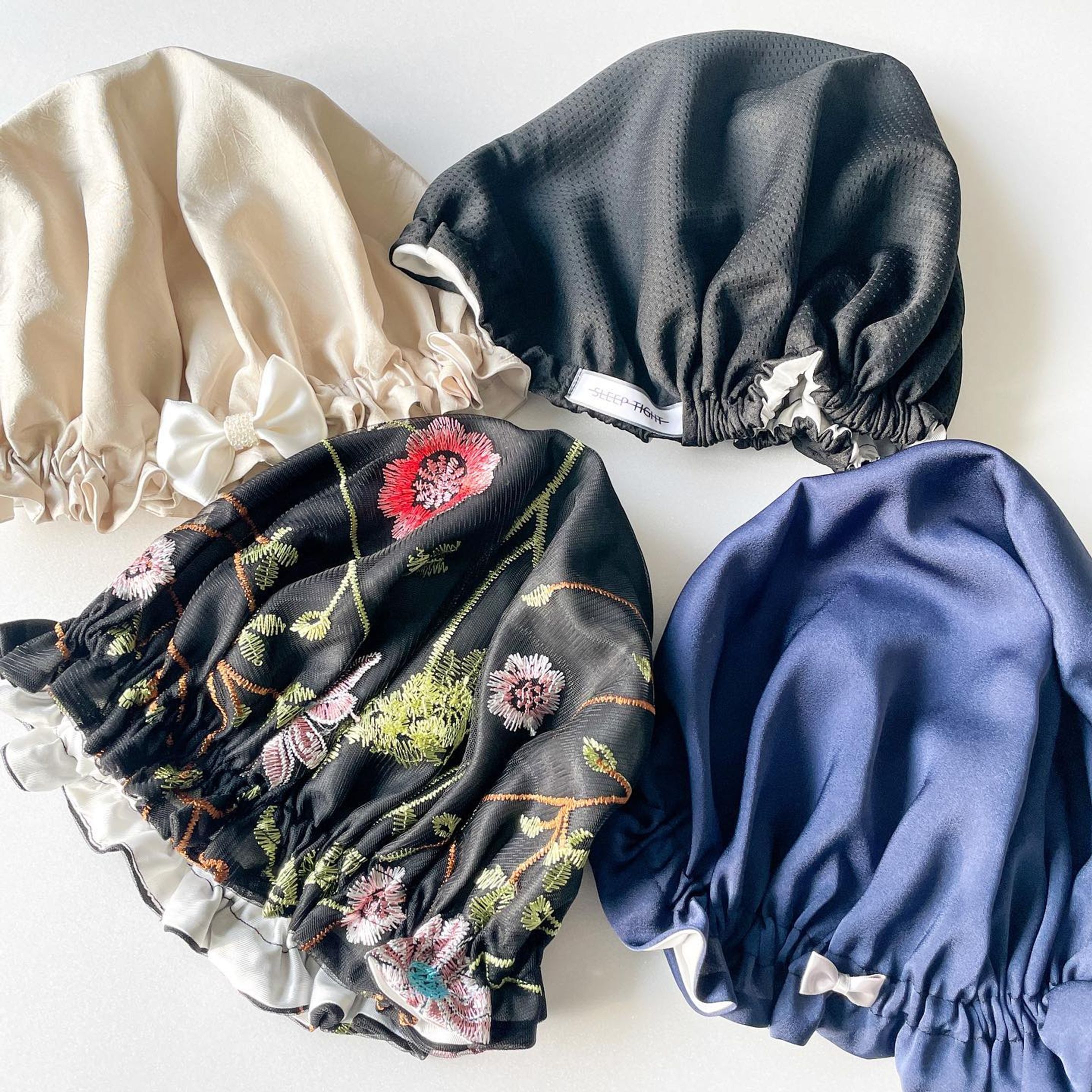 ナイトキャップも可愛いデザインを使っていただきたい🤍

お風呂上がり、やっとゆっくり出来るリラックス出来るナイトタイム🌙
髪を乾かし、お気に入りのデザインのナイトキャップを被りヘアケアと安眠を🧚🏻✨

国産綾織洗えるシルク使用のナイトキャップ
◼︎4980yen〜
.
.
30種類以上の国産洗えるシルクのナイトキャップを取り揃えています🌙

ナイトキャップのご購入は🛀🛍
🔸以下のInstagramプロフィールリンク
@ery.dm
@ii_mnm_lp

🔸Creema 🔎QPPAで出てきます
🔸minne 🔎QPPAで出てきます
💌ご購入方法が分からない場合はDMにてお尋ね下さい♡

#ナイトキャップ #国産シルク #日本製 #ヘアケア #美髪 #トリートメント #雑誌掲載-1