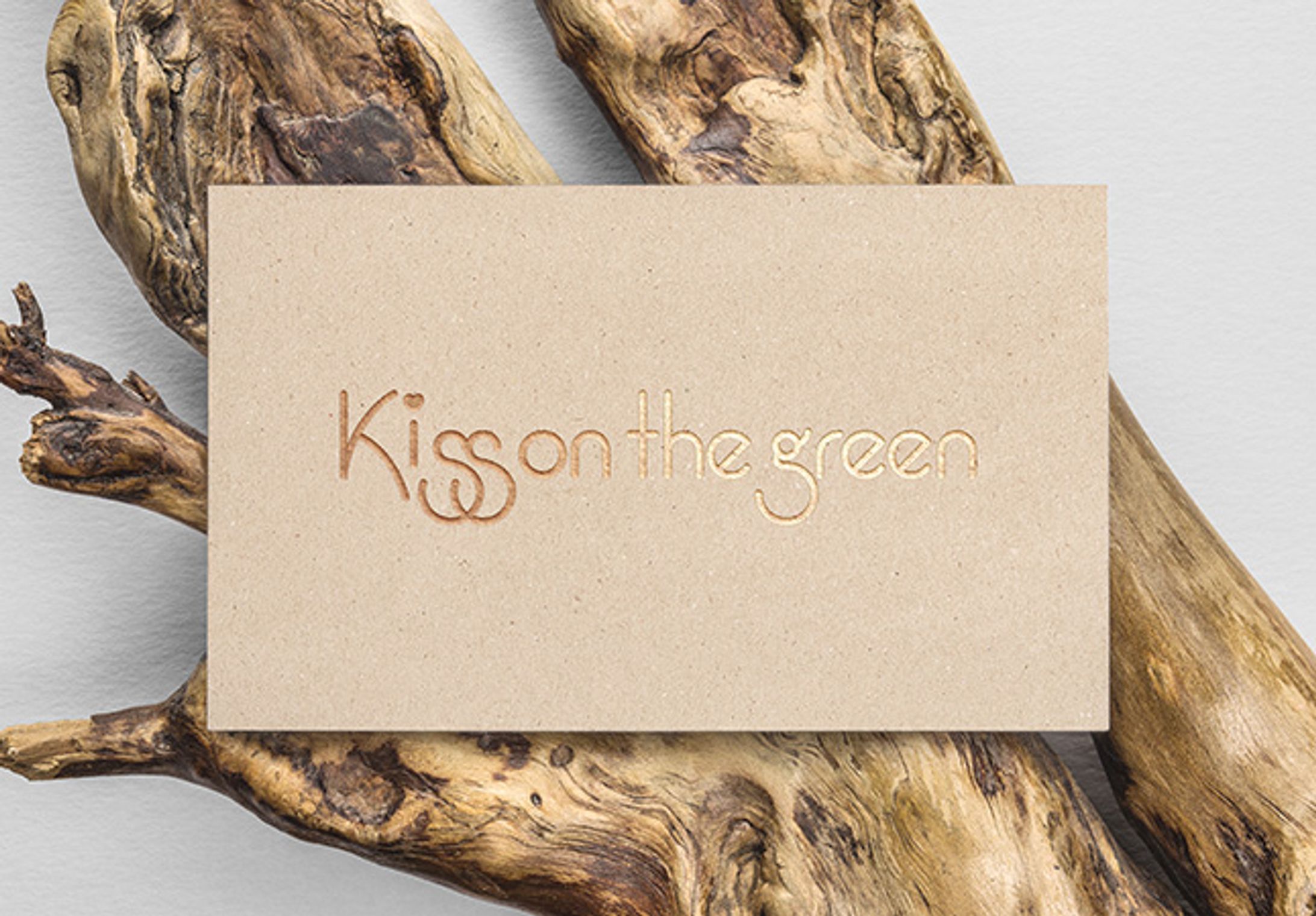 kiss on the green ロゴ-1
