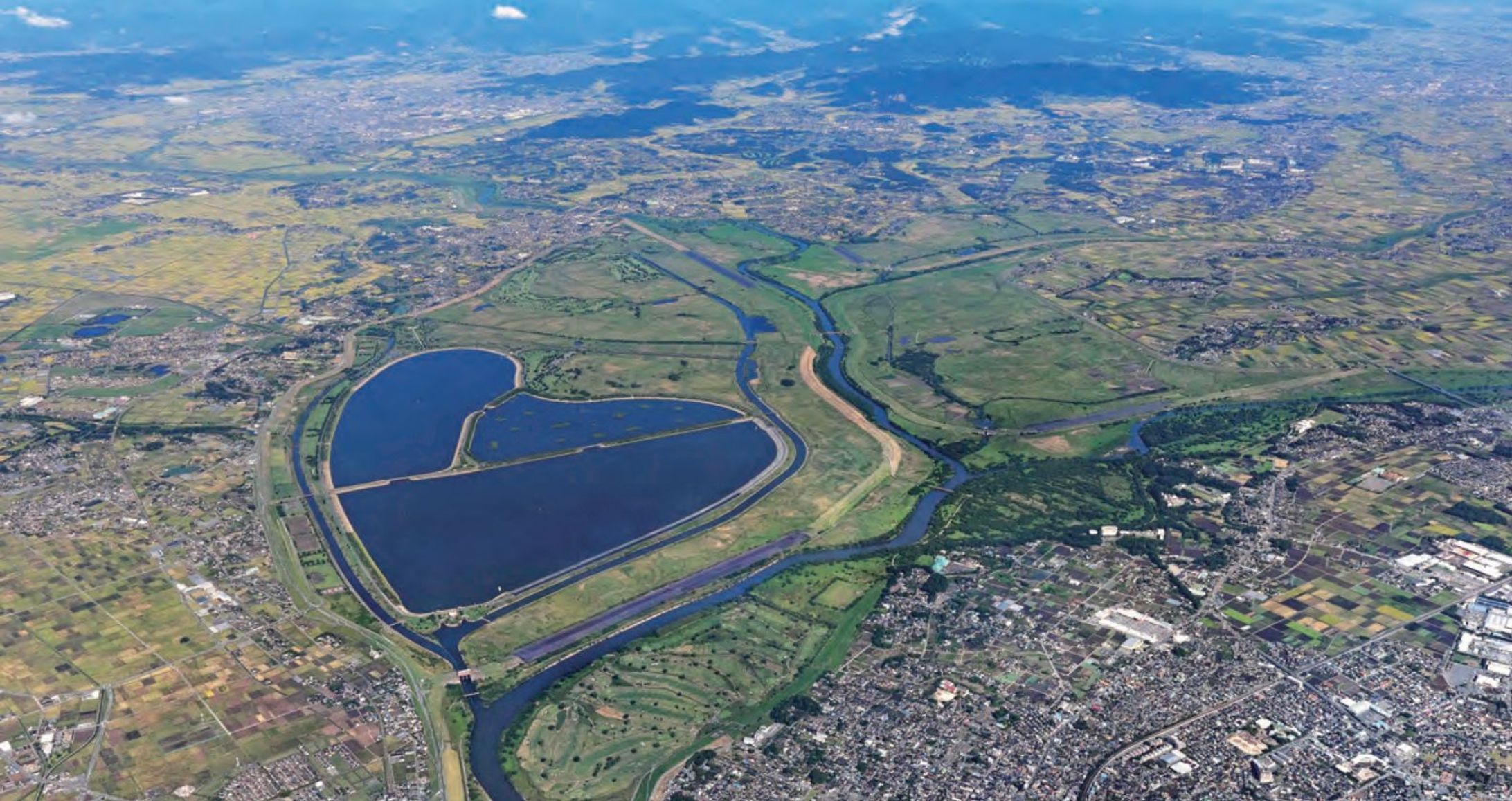 東京ドーム700個分の敷地に浮かぶ「ハート形の池」に歴史あり　洪水防止のためにつくられて、今は恋人たちの聖地に-1