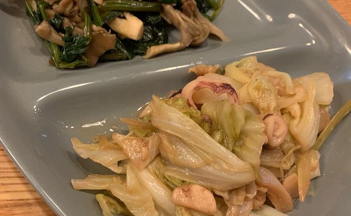 イカキャベツバターとほうれん草のソテーです。
#キャベツレシピ 
#ほうれん草レシピ