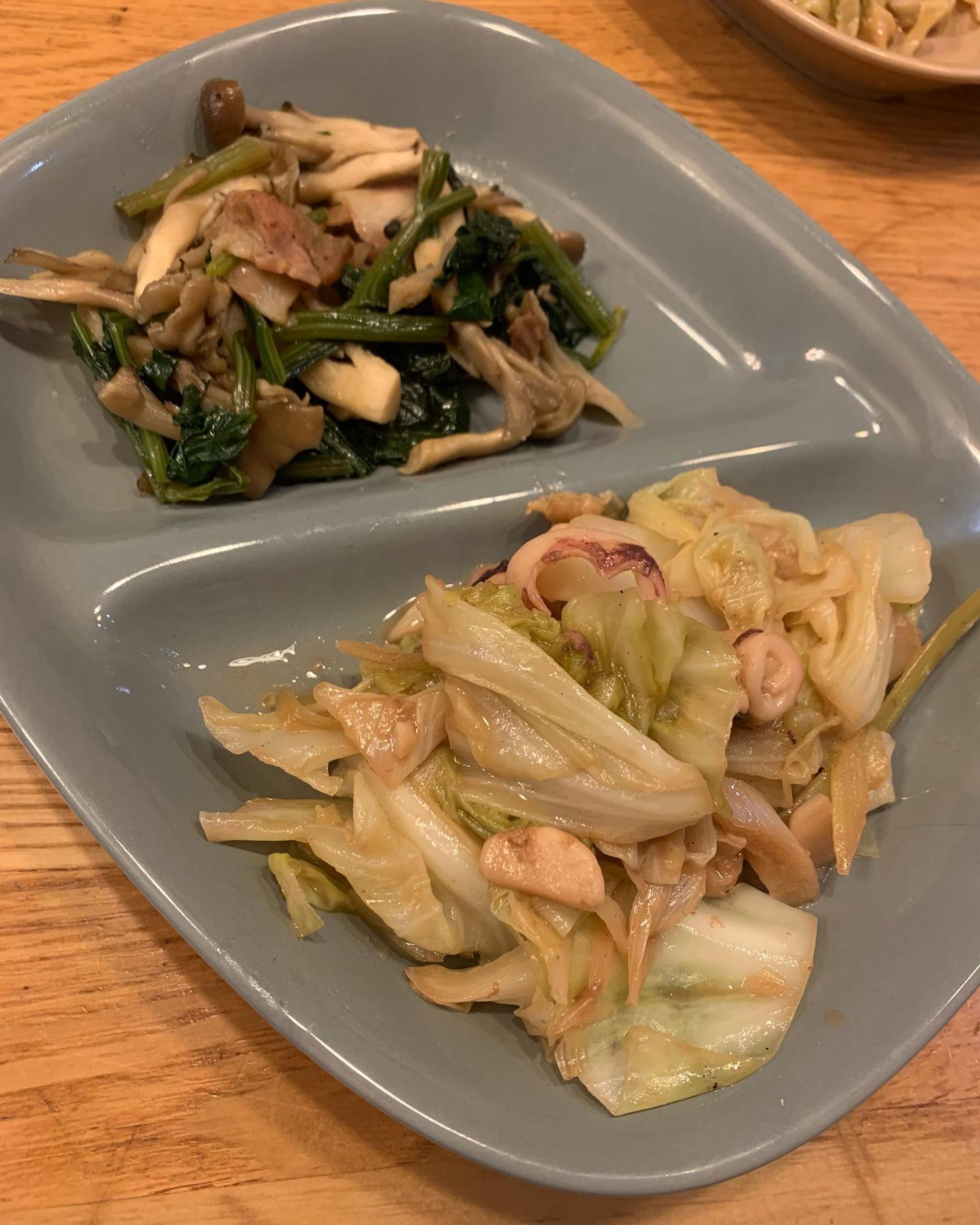 イカキャベツバターとほうれん草のソテーです。
#キャベツレシピ 
#ほうれん草レシピ-1