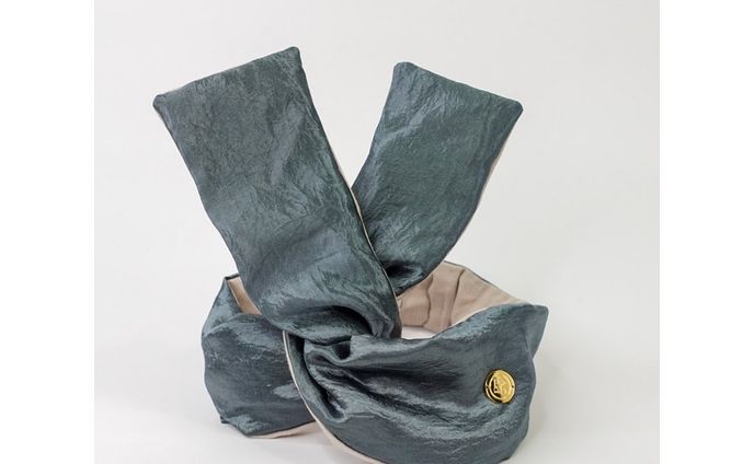 𝐯𝐢𝐧𝐭𝐚𝐠𝐞 𝐬𝐚𝐭𝐢𝐧 💙

微光沢のヴィンテージサテン生地がお顔周りに華やかさをプラス。
カジュアルなコーデは少しエレガントに。
エレガントなコーデはより華やかにしてくれます。
形は自由自在に変形可能。

カバーは洗えて清潔です🧼

ターバンのご購入は
🔸以下のInstagramプロフィールリンク
@qppa.ii
@ii_mnm_lp

🔸Creema 🔎QPPAで出てきます
🔸minne 🔎QPPAで出てきます
💌ご購入方法が分からない場合はDMにてお尋ね下さい♡

.
.
.
.

#ターバン#キュッパ #着せ替えターバン#エスニック  #popupshop  #着せ替えターバン #日本製 #madeinjapan  #ターバンアレンジ #ターバンヘア #ターバンコーデ #ヘアアレンジ #ヘアアクセサリー #ヘアアクセ #ヘアバンド#海#サテン