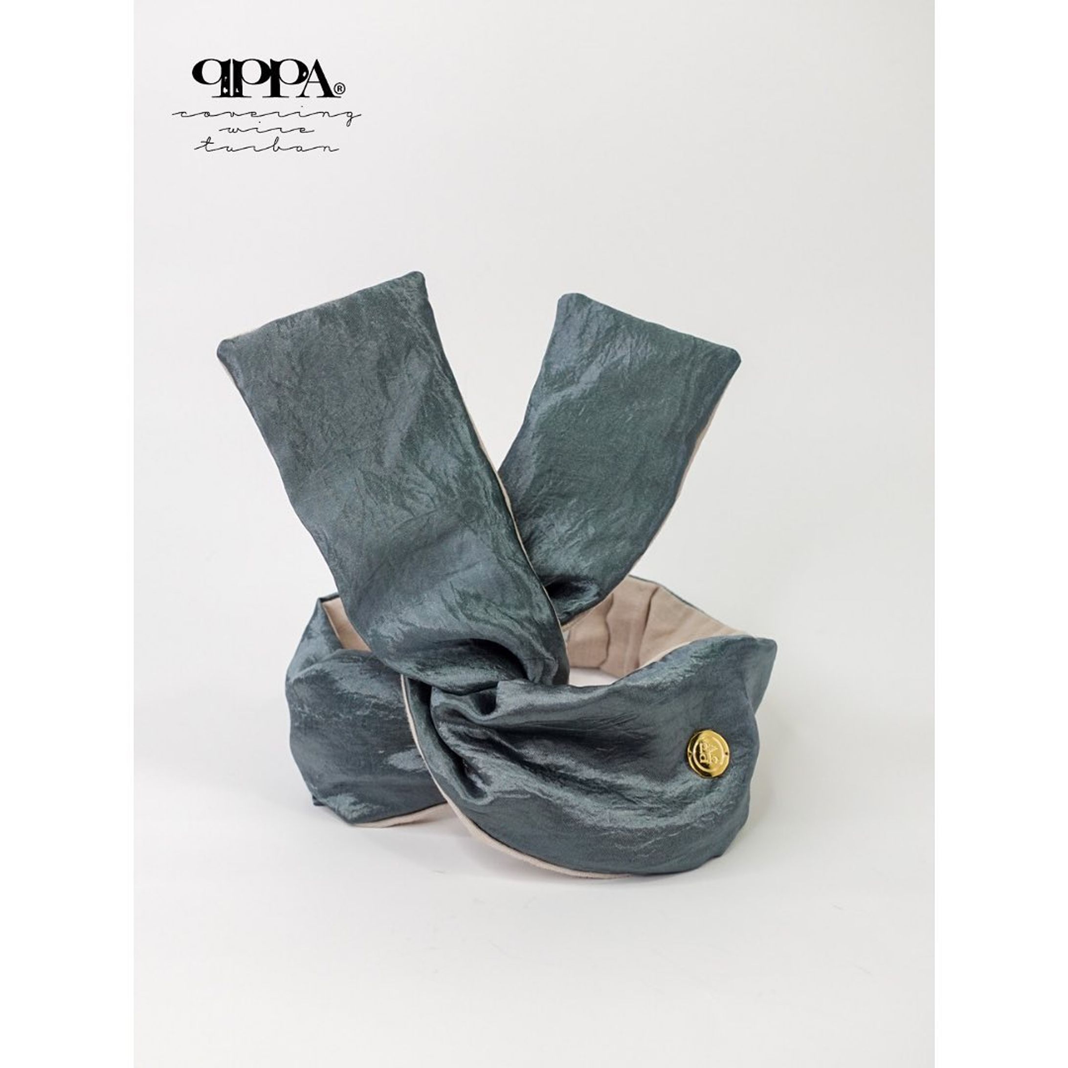 𝐯𝐢𝐧𝐭𝐚𝐠𝐞 𝐬𝐚𝐭𝐢𝐧 💙

微光沢のヴィンテージサテン生地がお顔周りに華やかさをプラス。
カジュアルなコーデは少しエレガントに。
エレガントなコーデはより華やかにしてくれます。
形は自由自在に変形可能。

カバーは洗えて清潔です🧼

ターバンのご購入は
🔸以下のInstagramプロフィールリンク
@qppa.ii
@ii_mnm_lp

🔸Creema 🔎QPPAで出てきます
🔸minne 🔎QPPAで出てきます
💌ご購入方法が分からない場合はDMにてお尋ね下さい♡

.
.
.
.

#ターバン#キュッパ #着せ替えターバン#エスニック  #popupshop  #着せ替えターバン #日本製 #madeinjapan  #ターバンアレンジ #ターバンヘア #ターバンコーデ #ヘアアレンジ #ヘアアクセサリー #ヘアアクセ #ヘアバンド#海#サテン-1