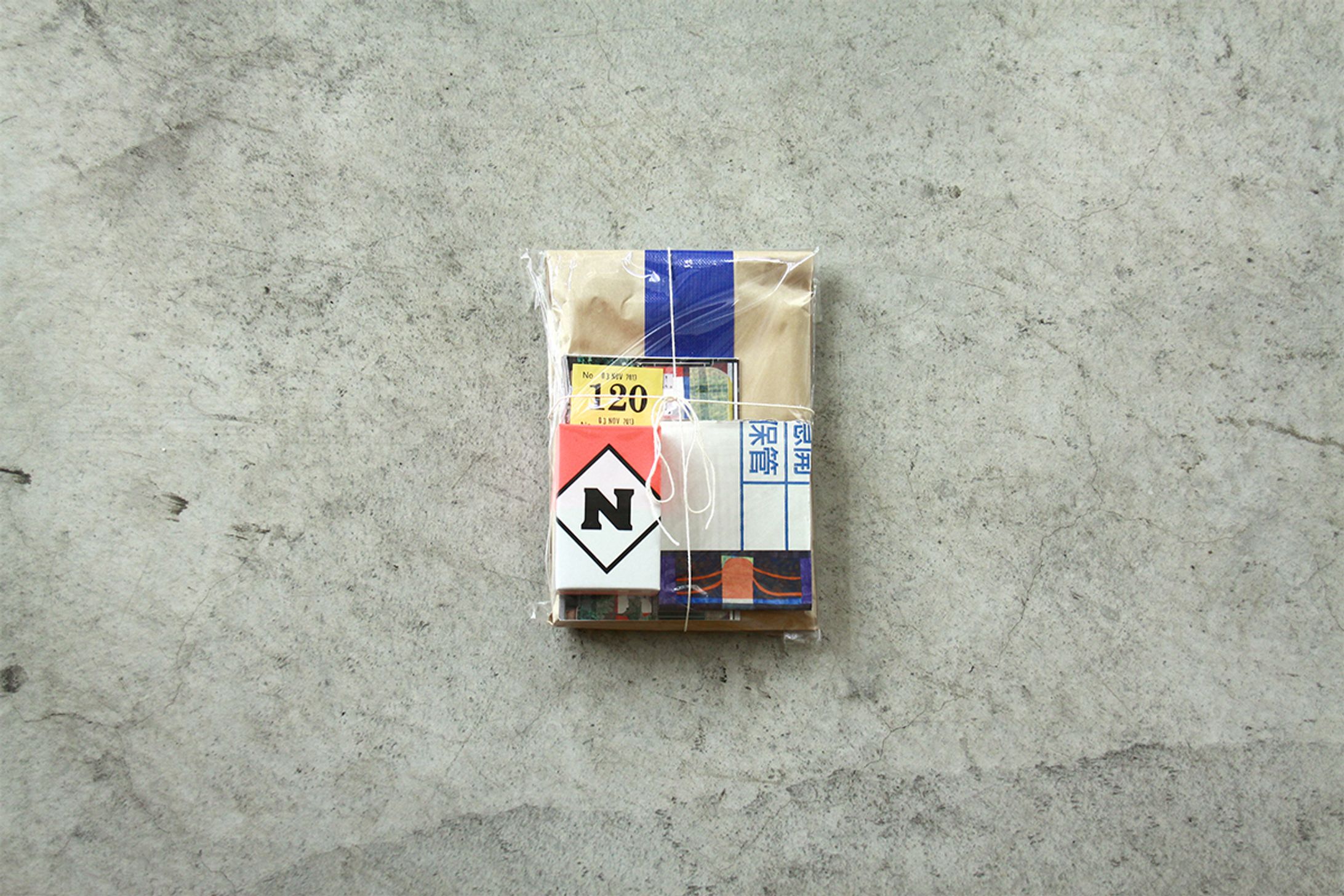 ナガバサヨ作品集「（そのものは）見えない」　ブックデザイン-1