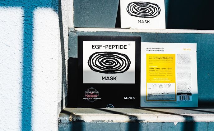 @treatis_official

身体にやさしいコスメが揃うトリティス。

韓国のドクターズコスメをいくつかお試し中です。

こちらは【EGFペプチドマスク】🙂

刺激の少ない無蛍光、無漂白の純綿100％シートに美容エキスがたっぷりひたひた❤︎

他にモブライトニングマスクやコラーゲン、チャコールなど種類も豊富です。

Qoo10や楽天で購入できるのも嬉しい✊

他のシリーズもいくつかお試し中なので是非チェックしてみてください🙂

#韓国コスメ #ドクターズコスメ #シートマスク #シートパック #トリティス #アラサーコスメ #エイジングケア #商品撮影 #ブツ撮り