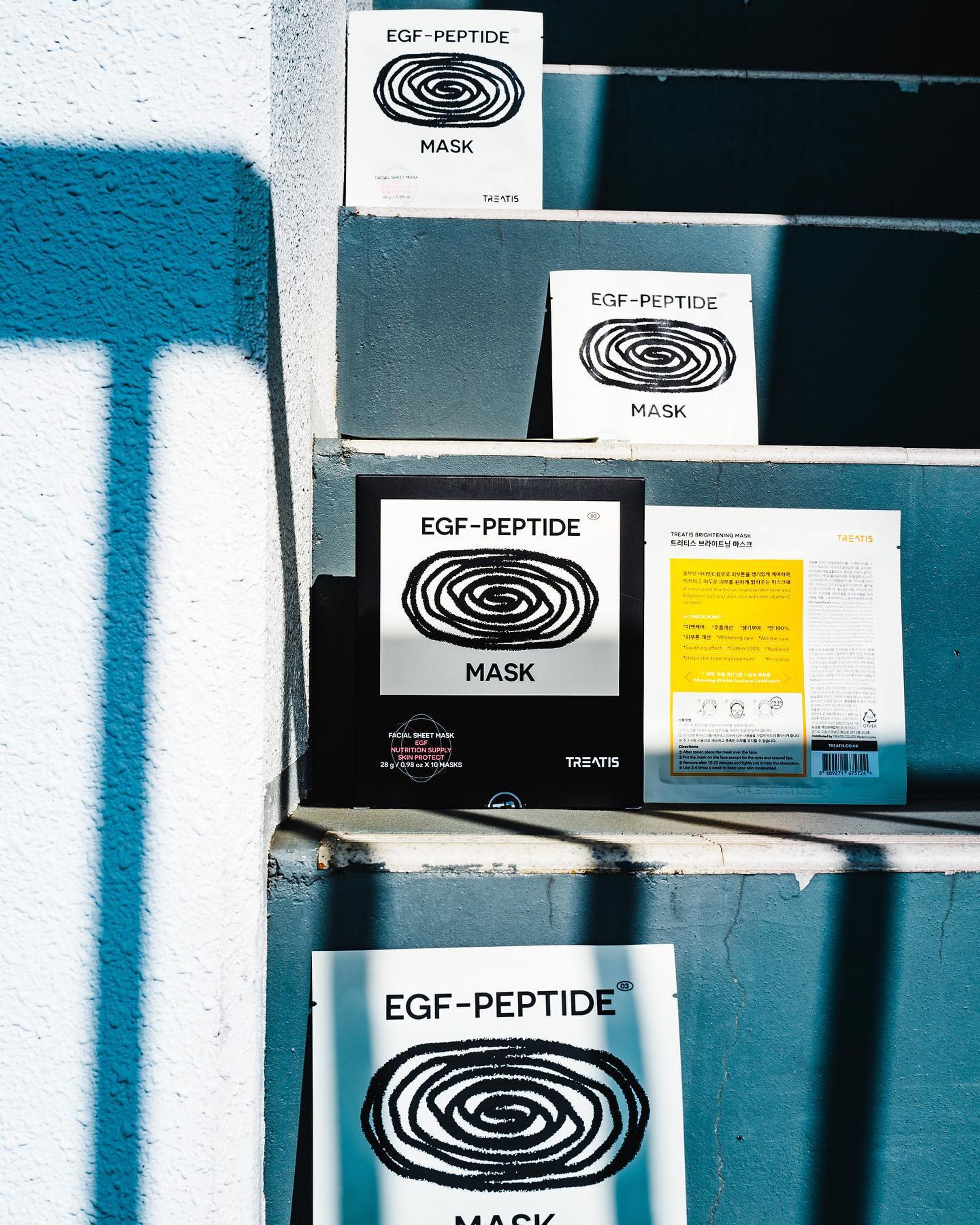 @treatis_official

身体にやさしいコスメが揃うトリティス。

韓国のドクターズコスメをいくつかお試し中です。

こちらは【EGFペプチドマスク】🙂

刺激の少ない無蛍光、無漂白の純綿100％シートに美容エキスがたっぷりひたひた❤︎

他にモブライトニングマスクやコラーゲン、チャコールなど種類も豊富です。

Qoo10や楽天で購入できるのも嬉しい✊

他のシリーズもいくつかお試し中なので是非チェックしてみてください🙂

#韓国コスメ #ドクターズコスメ #シートマスク #シートパック #トリティス #アラサーコスメ #エイジングケア #商品撮影 #ブツ撮り-1