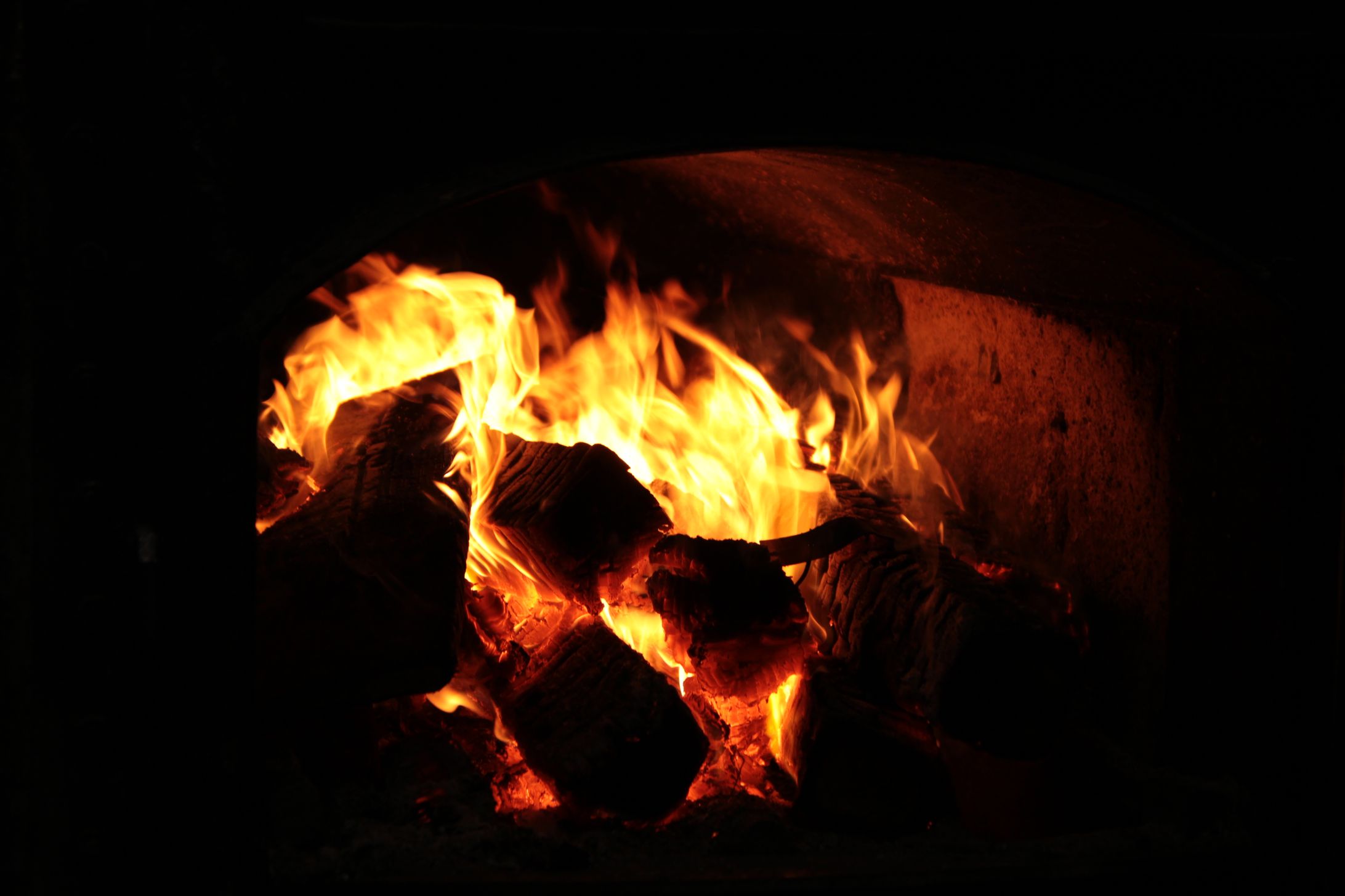 鹿島湯　燃える薪-1