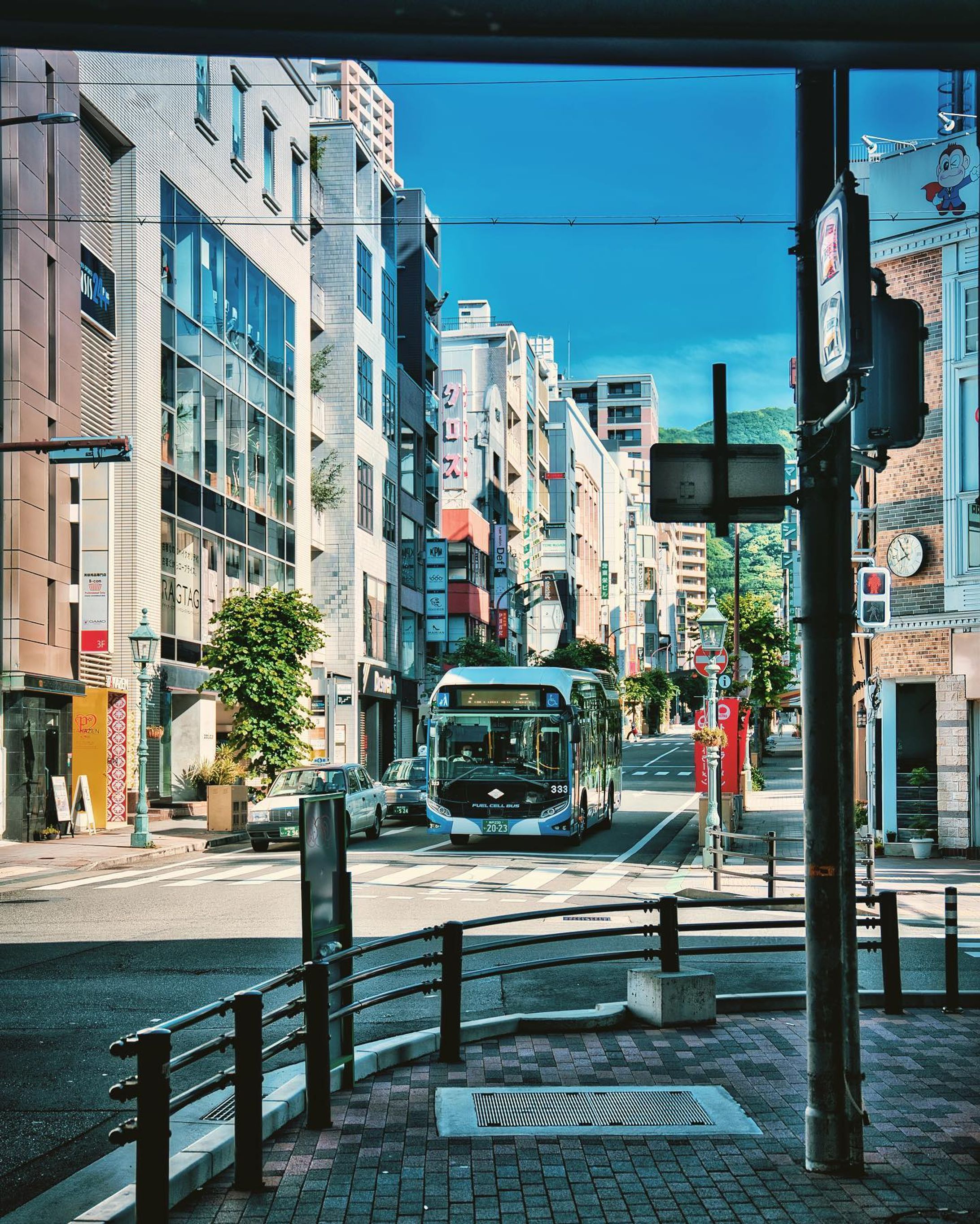 神戸元町 朝の風景

ーーーーーーーーーーーー

ご覧頂きありがとうございます
気軽にフォローして貰えると嬉しいです！

Thank you for watching.
If you like it, please follow me.

▷ @takumapictures 

ーーーーーーーーーーーーーー

LOCATION：元町
CAMERA ：SONY a7Ⅳ
LENS：SONY FE24-70mm F2.8GM
FE：50mm
ISO：100
F値：F2.8
SS：1/250

撮影のご依頼はDMから宜しくお願い致します

神戸写真家サークルメンバー
神戸写真家サークルで一緒に写真を撮りにいきませんか！？
只今メンバー募集中
▷ @kobephotographercircle 

#takumapictures 
#タクマピクチャーズ 
#sonya7iv 
#神戸観光 
#元町 
#神戸写真家サークル 
#風景写真 
#写真好きな人と繋がりたい 
#カメラ好きな人と繋がりたい 
#カメラ垢フォロバします 
#写真垢フォロバします 
#アニメのワンシーンのように 
#カメラ男子 
#カメラ女子 
#写真で伝えたい私の世界 
#ファインダー越しの私の世界 
#ファインダー越しの世界 
#キリトリセカイ 
#landscape #landscapephotography #japan #japantravel #sel2470gm #swarovski #sonyfe2470gm #alpha_newgeneration-1