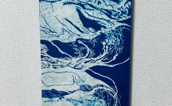 "someone's inside"
内側の襞
イメージサイズA4
和紙にサイアノタイププリント。
#ドローイング
#ポスカ
#cyanotype
#cyanotypeprint 
#サイアノタイプ