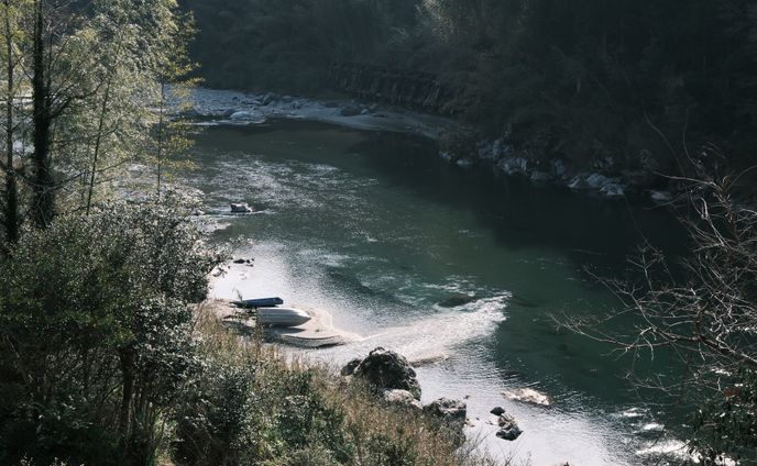 河