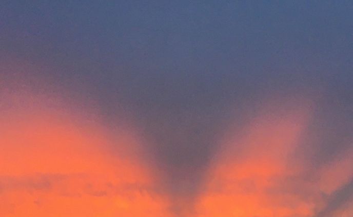 燃ゆる空

夕方に現れた燃える様な光景に目を奪われました。

#ファインダー越しの私の世界 #夕焼け空 #空 #夕方 #黄昏 #eveningsky #twilight #cloud #redclouds #evningscape