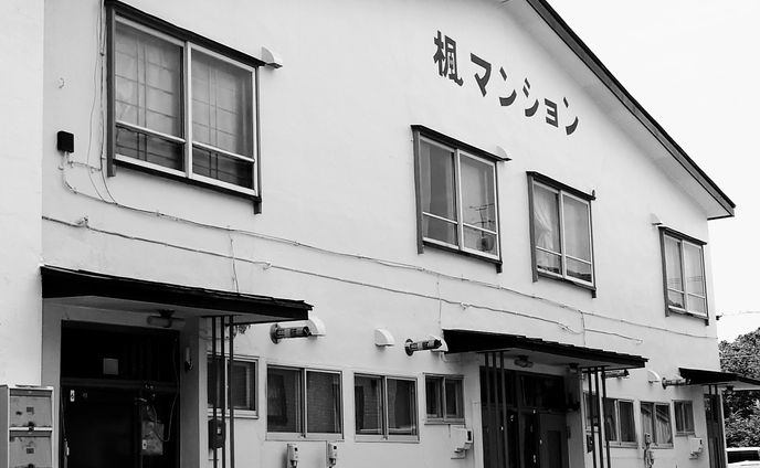 こういうアパートは西村賢太先生の小説世界を想起させる。  