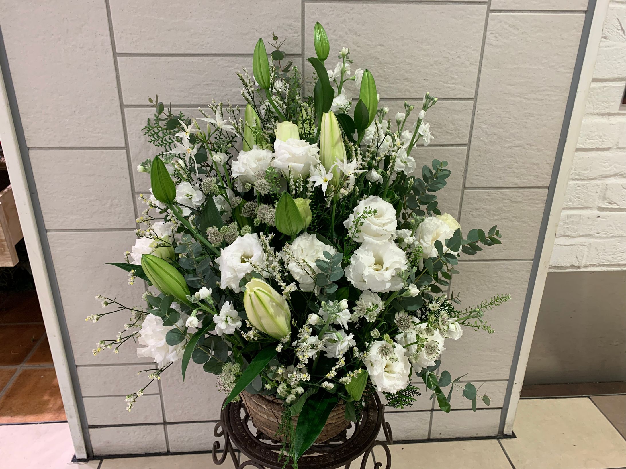 Memorial arrangement-1
