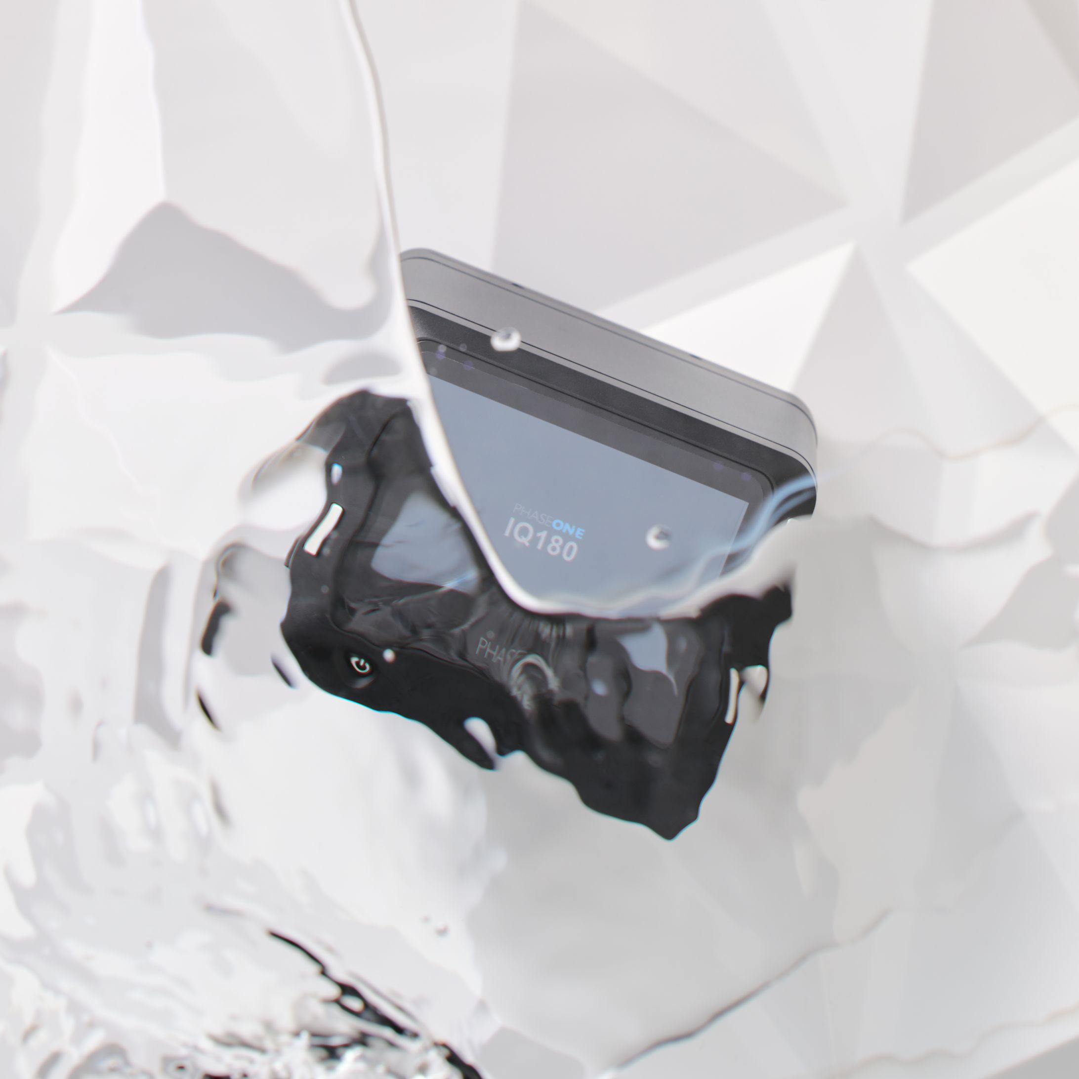 PHASEONE IQ180 Digital Back-1