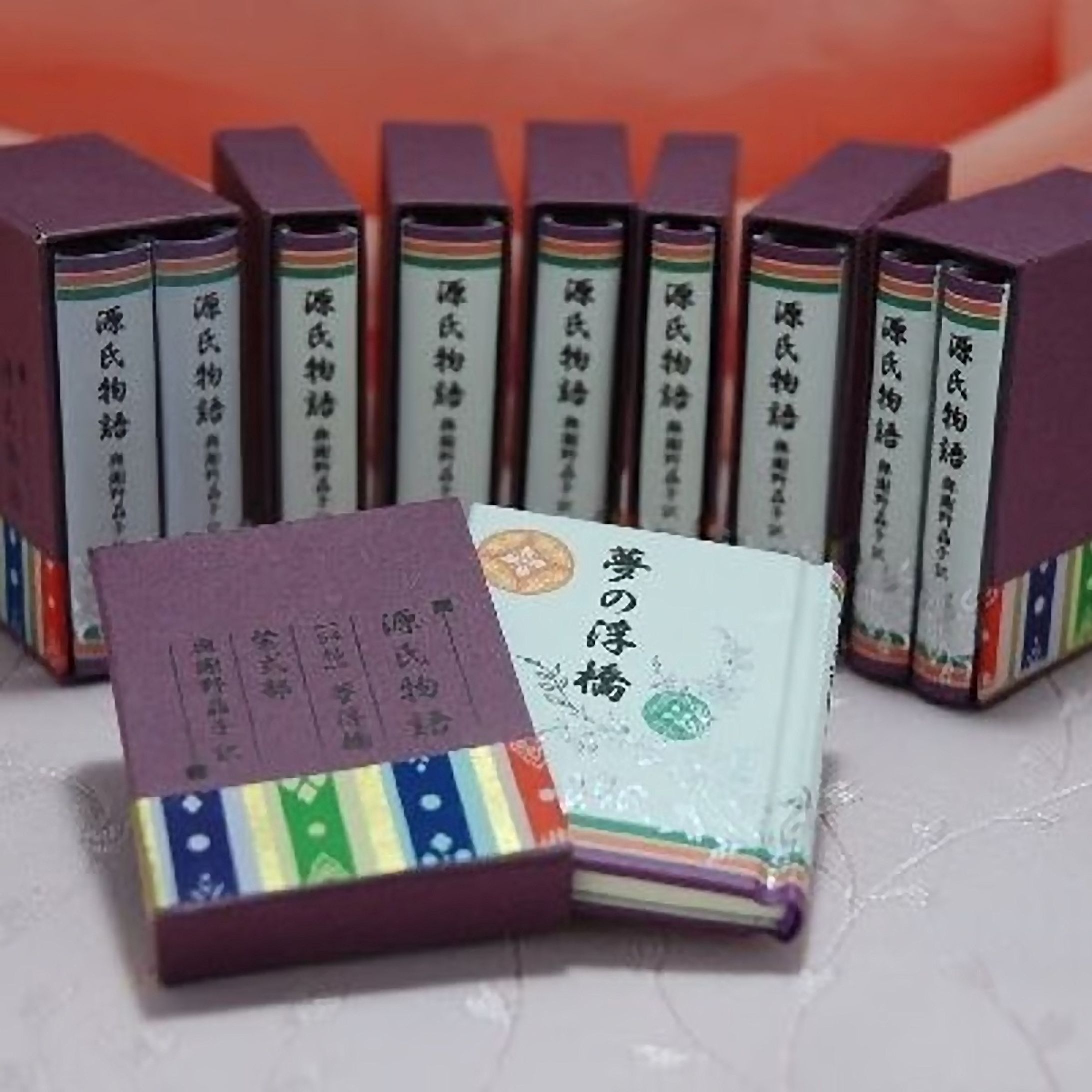まるで小人の国…中のテキストまで徹底的に作り込んだ「豆本」の世界　大きさわずか数cm　挑み続ける作家が込める思い-1