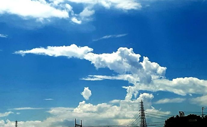#青空　#鉄塔　#夏の空　#空　#雲　#河川　#ブックライター　#いのちだいじに　#最前線で働く人に感謝　#bringtogether #newnormal