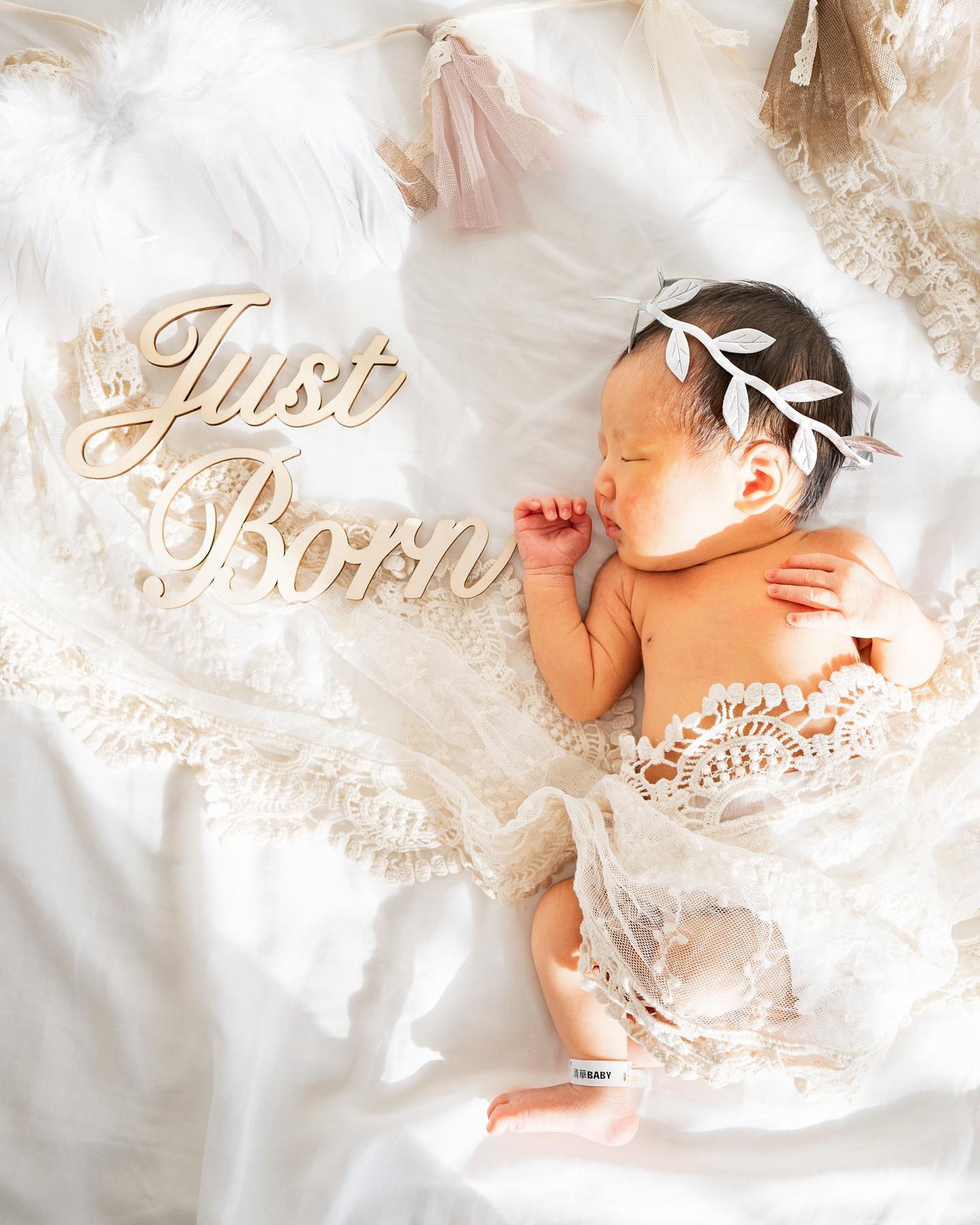 【セルフニューボーンフォト】

クリニックのベットの上で𓂃

どうしても撮りたかった　#justborn 

産まれるまで、

いろんな不安がたくさんあったけれど

すやすや眠るお顔を見れたら、
いろんな辛いことも全部忘れちゃうのが
ママなのかもしれない🤰

camera #sonya7iii 
lens #Zeiss

#ニューボーンフォト #セルフニューボーンフォト #出産報告 #帝王切開 #新生児フォト #新生児のいる生活 #newbornphotography-1