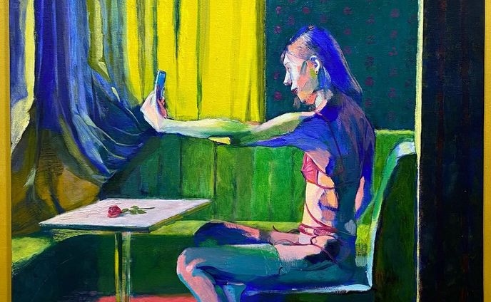 ”MAKI-san“
Oil on Canvas 652mm×530mm 2020
MAKI-san, the model, is depicted smiling while looking at her phone as she rests. She is a sex worker who said that she was both he and she and that “I have the feeling that I’m playing both of them.” She said that men who “play” a lot end up wanting a “male daughter”** like them.
*male daughter (おとこの娘) is a term that has gained recognition since 2000, referring to “boys who look like girls.” It is difficult to define and refers to a wide range of cross-dressing, from manga characters to real life characters. Here the term is used as a category in the sex industry.

「Makiさん」
モデルになってもらったMAKIさんの、休息の時にスマホの画面の向こ う側に微笑んでいる姿を描きました。彼であり彼女でもあり「自分では どちらもそれぞれ演じている感覚なんだ」と語る彼女はセックスワー カーでした。遊び尽くした男性が最後に遊ぶのが自分達のような「おと この娘(こ)*」だと語っていました。
*おとこの娘(こ)・・・2000年以降で認知の広がった「少女のような少年」を指す言 葉。定義づけは難しく、2次元のキャラクタから3次元の女装まで幅広い女装を指 す。ここでは性産業のカテゴリーとしての用語。

※*※※*※* ※*※※*※*

【林美蘭展示のご案内】
ギャラリー・いなげ企画展
「創造海岸いなげ展」
2023年2月2日(木)ー19日(日)
09:00-17:15 最終日15時まで月曜休み　入場無料
〒263-0034
千葉県千葉市稲毛区稲1-8-35
043-248-8723

#delphianopencall 
#delphiangallery
#delphianopencall2023

#miranarnartworks
#林美蘭
#miranrin 
#ギャラリーいなげ
#創造海岸いなげ展 

#フェミニスト
#フェミニズム
#フェミニストと繋がりたい
#フェミニストアート　
#クリスチャン
#クリスチャンアート