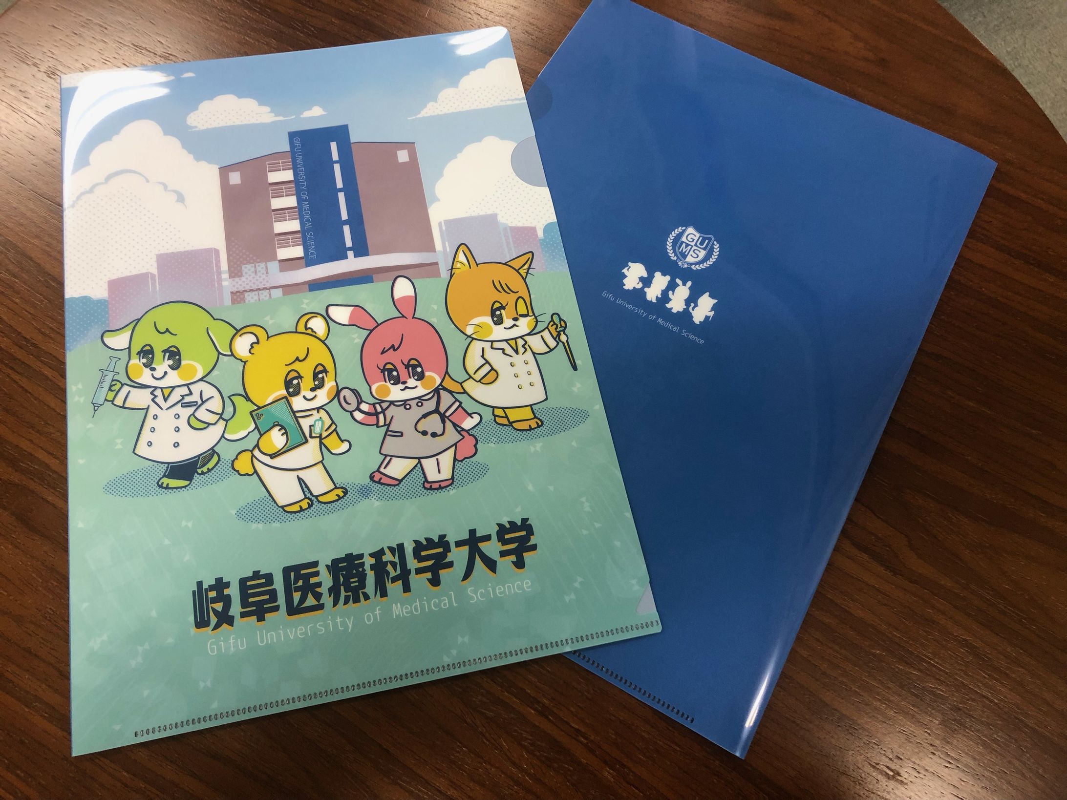 岐阜医療科学大学さま　広報キャラクターデザイン＆グッズ用イラスト制作-1