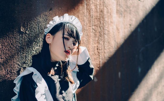 高架下のメイドさん