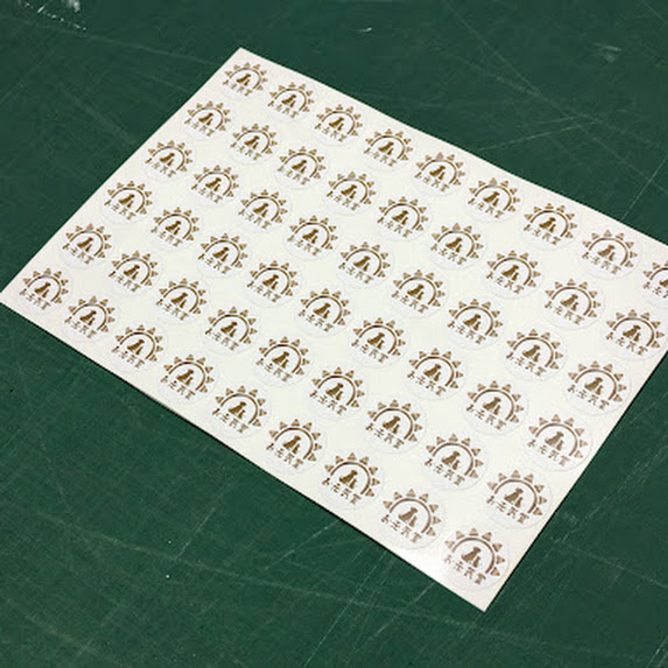 ペット店のステッカー製作事例と3つの安さの秘密-1