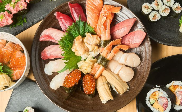 Sushi dining浩