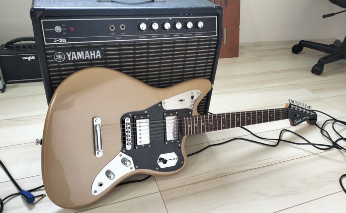 SQUIER ( スクワイヤ )Contemporary Jaguar HH ST Shoreline Goldを買いました！【評判や音質、価格、実体験を含めて詳しくご紹介！】
