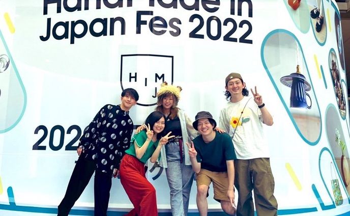 本日はCHiLi GiRL 
#東京ビッグサイト 
#ハンドメイドインジャパンフェス 
でした😆

7月から参加させていただいたこのチーム！
初めてバンドにサポートで参加したので緊張感はあったのですが初回のリハーサルから本当に空気感が良くてメンバーの人柄とこの人材を引き寄せる川嶋志乃舞ほんとにすげぇな……と思いながらニコニコやっていました😊

ライブは本当に楽しくて一瞬で終わってしまいました！あまりにも曲が好きすぎる！弾いてて楽しいし、聴いてて楽しい。彼女の楽曲にレコーディングされている小粋なカッティングはあまりにも小粋すぎてめっちゃ難しかったですがやりがいしかなかった！本当に楽しかったです！最高の夏🌻

そしてそして……本日観に来てくださった方々、本当にありがとうございました！マジで嬉しかったです！もちろんサポートもPARIS on the City!と同じくらい本気だし、サポートを本気で頑張ったからこそパリスってマジで最高だな、逆にCHiLi GiRLってマジでハンパねぇなー！そんな風に相互に作用しています🎸
僕にとってはどの音楽の仕事も譲りたくない本気の仕事です！だからこそバンドの熱量と同様に今回サポート現場を観に来てくださった方々への感謝が凄まじくて本当に本当にありがとうの気持ちです！
長々とすみません！本日はありがとうございました！いざ、次の冒険へ！