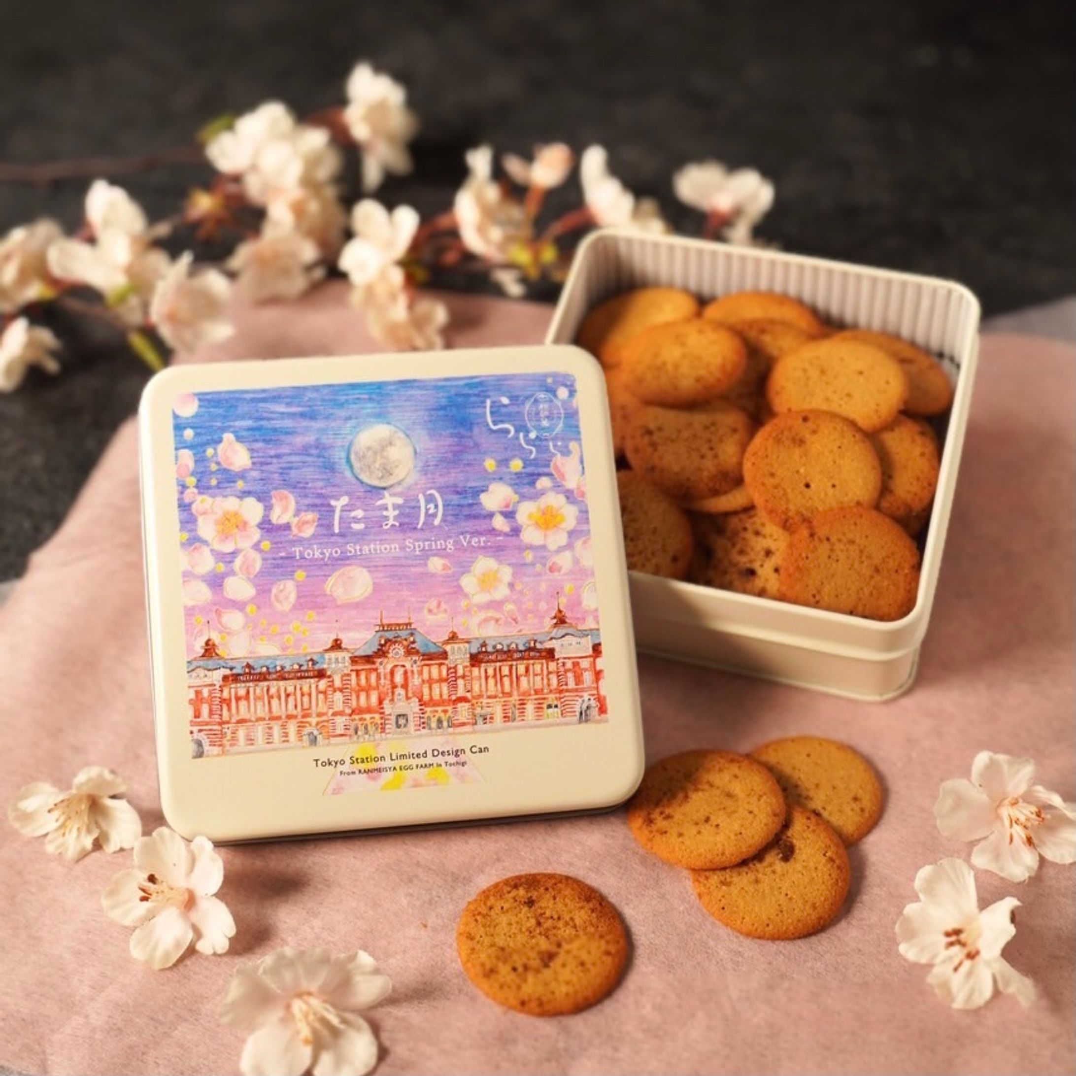 グランスタ東京「和卵菓ららら」春限定缶「たま月-桜-」パッケージイラスト-1