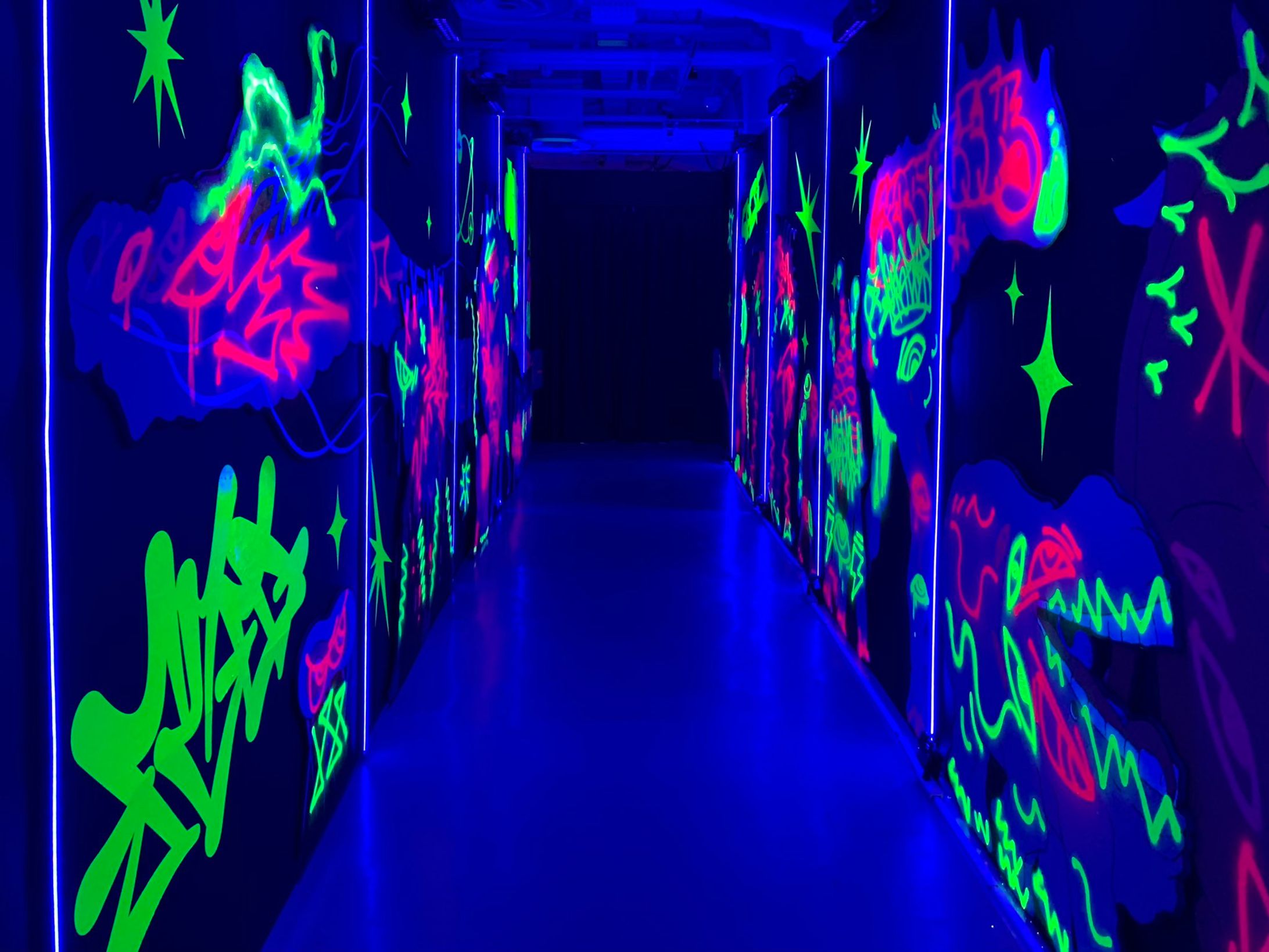 MIDNIGHT MISSION_展覧会設営-1